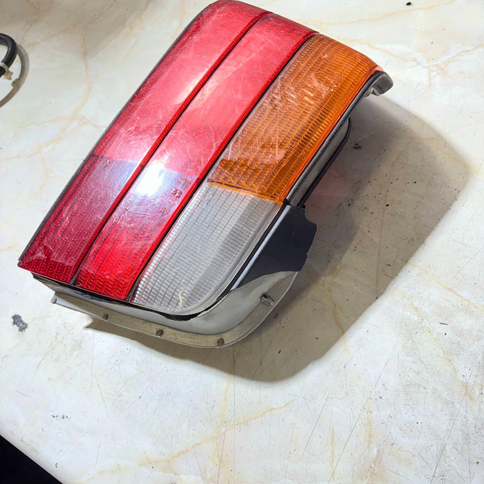 BMW E36 3 SERIES 4DR SALOON 1990-1998 RIGHT REAR TAIL LIGHT AMBER 63211387362