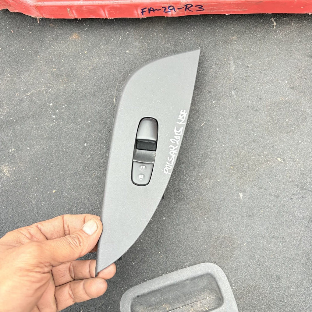 NISSAN PULSAR C13 WINDOW SWITCH 80961-3ZP0A PASSENGER FRONT 2015