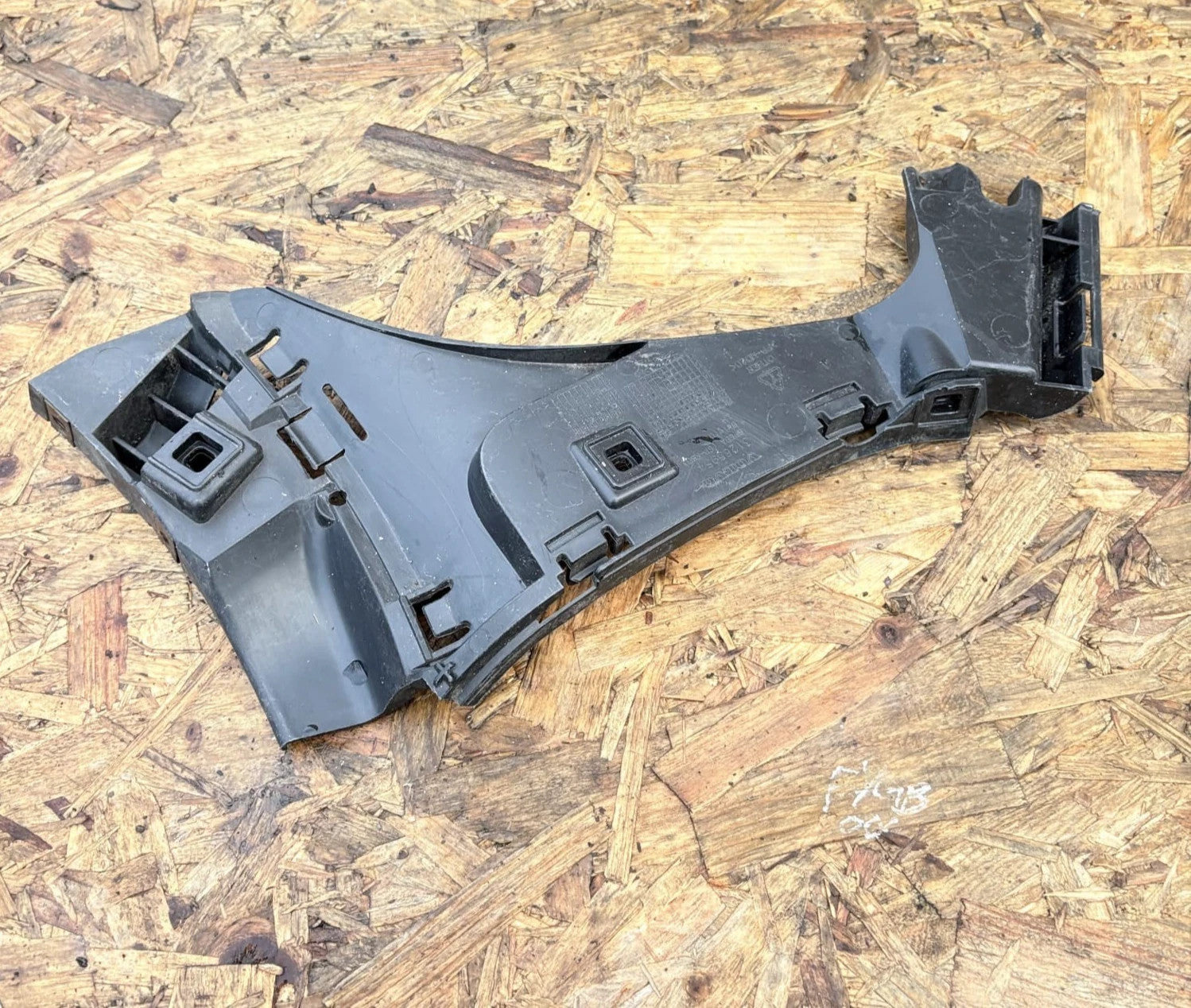 Volvo C30 Hand Passenger Rear Bumper Bracket 31265836 2008