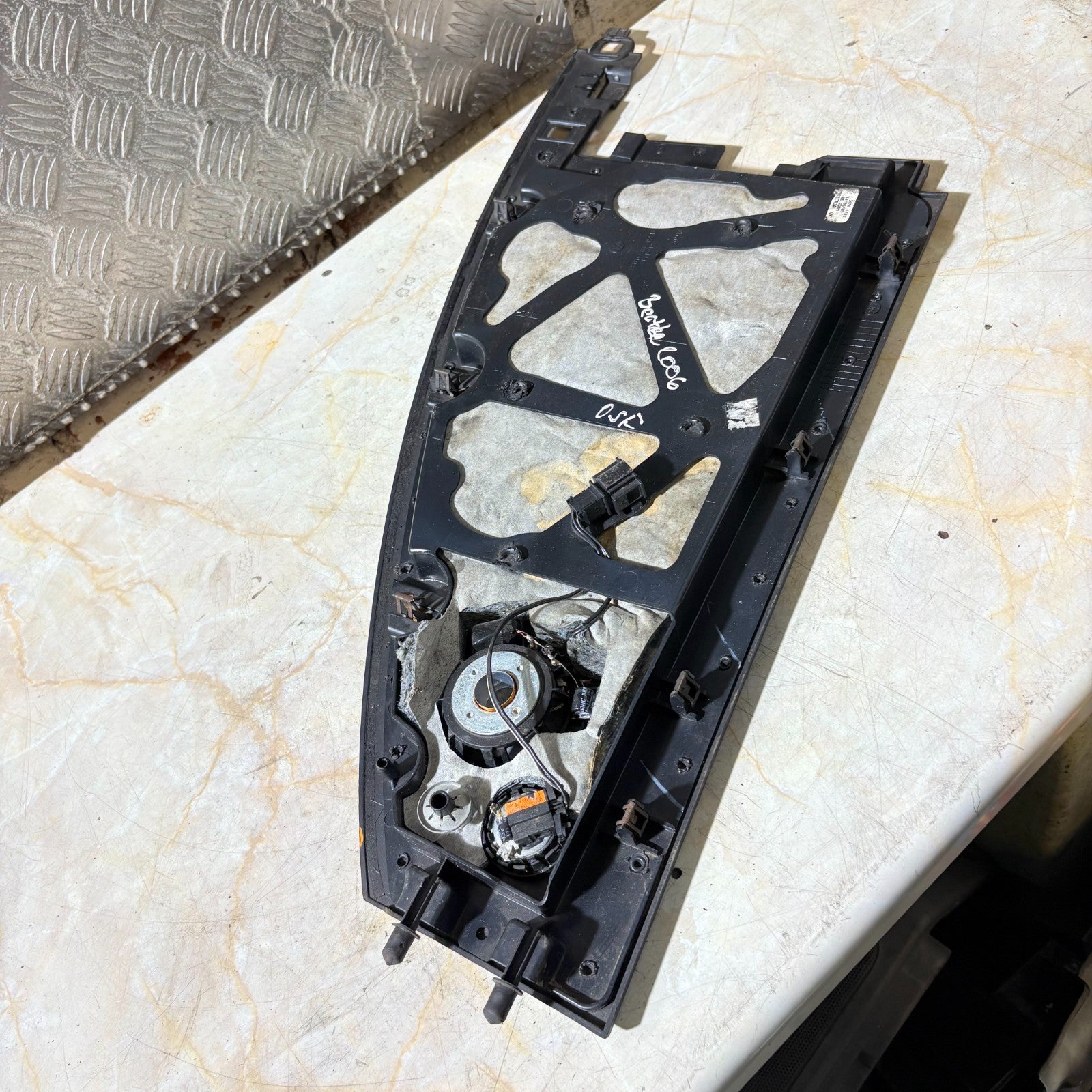 VW Beetle/New Beetle 1999-2010 RH Dash End Cover Speaker Grille 1C0819402B