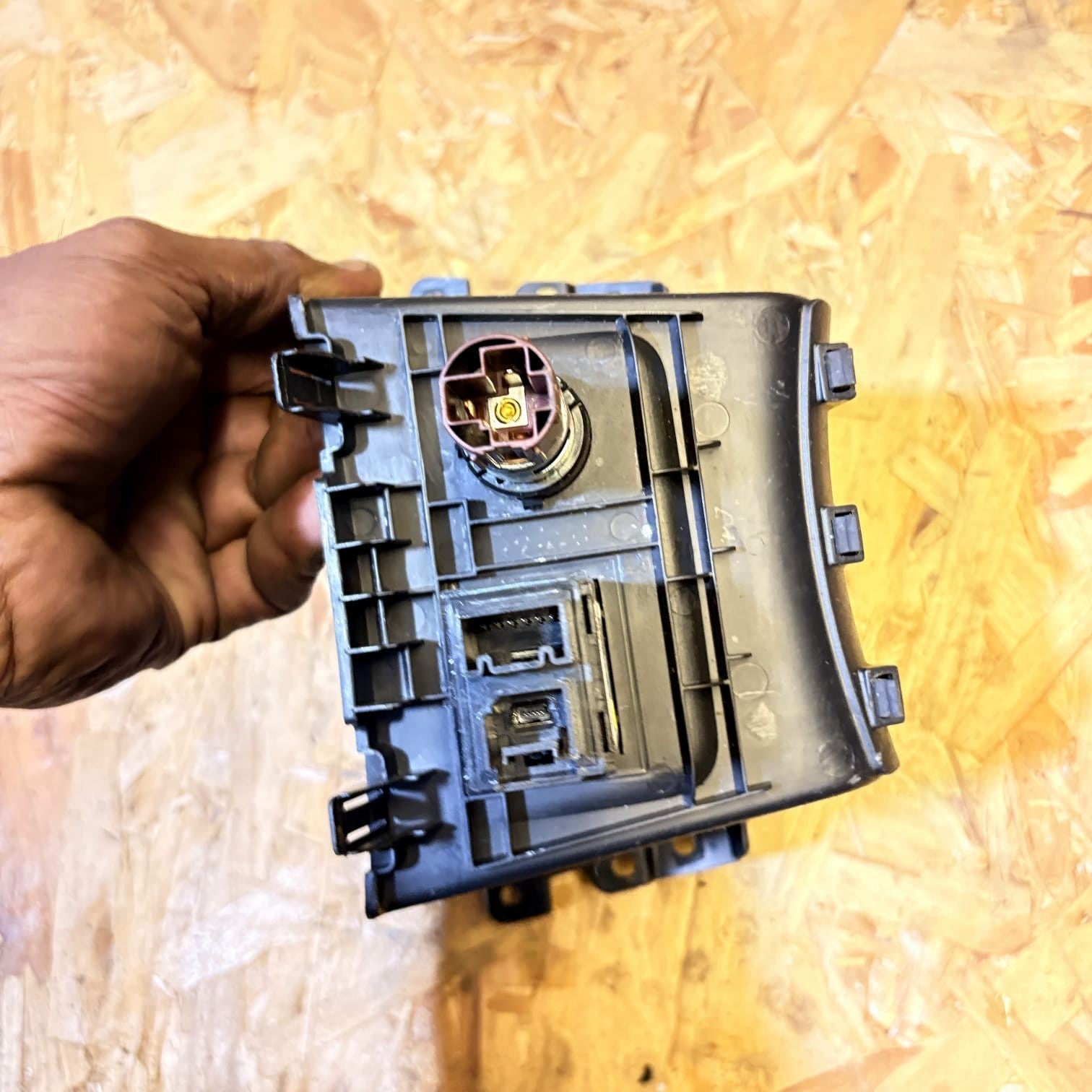 Vauxhall Mokka 2013 Hatchback Black Storage Compartment 95080702 20874710