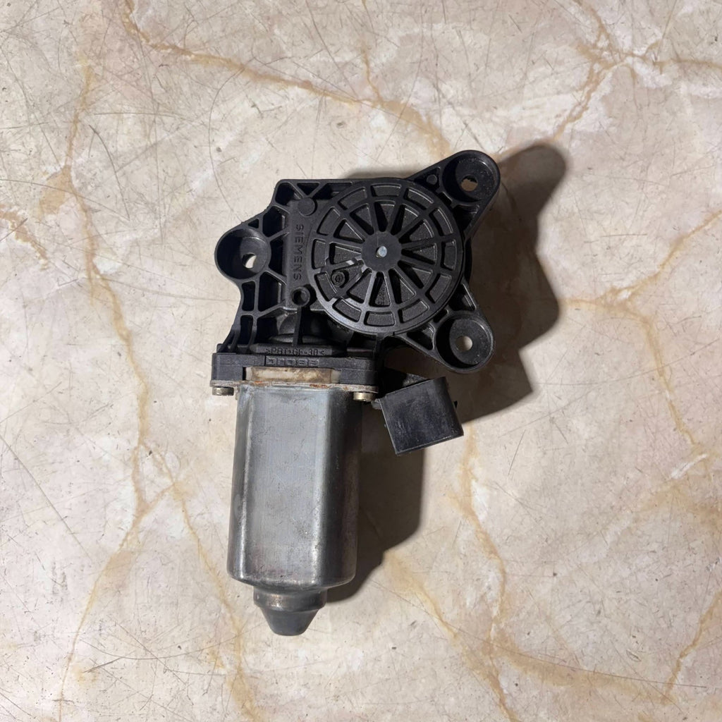 MERCEDES BENZ C S CLASS 1998-2008 FRONT LEFT WINDOW MOTOR 0536004902