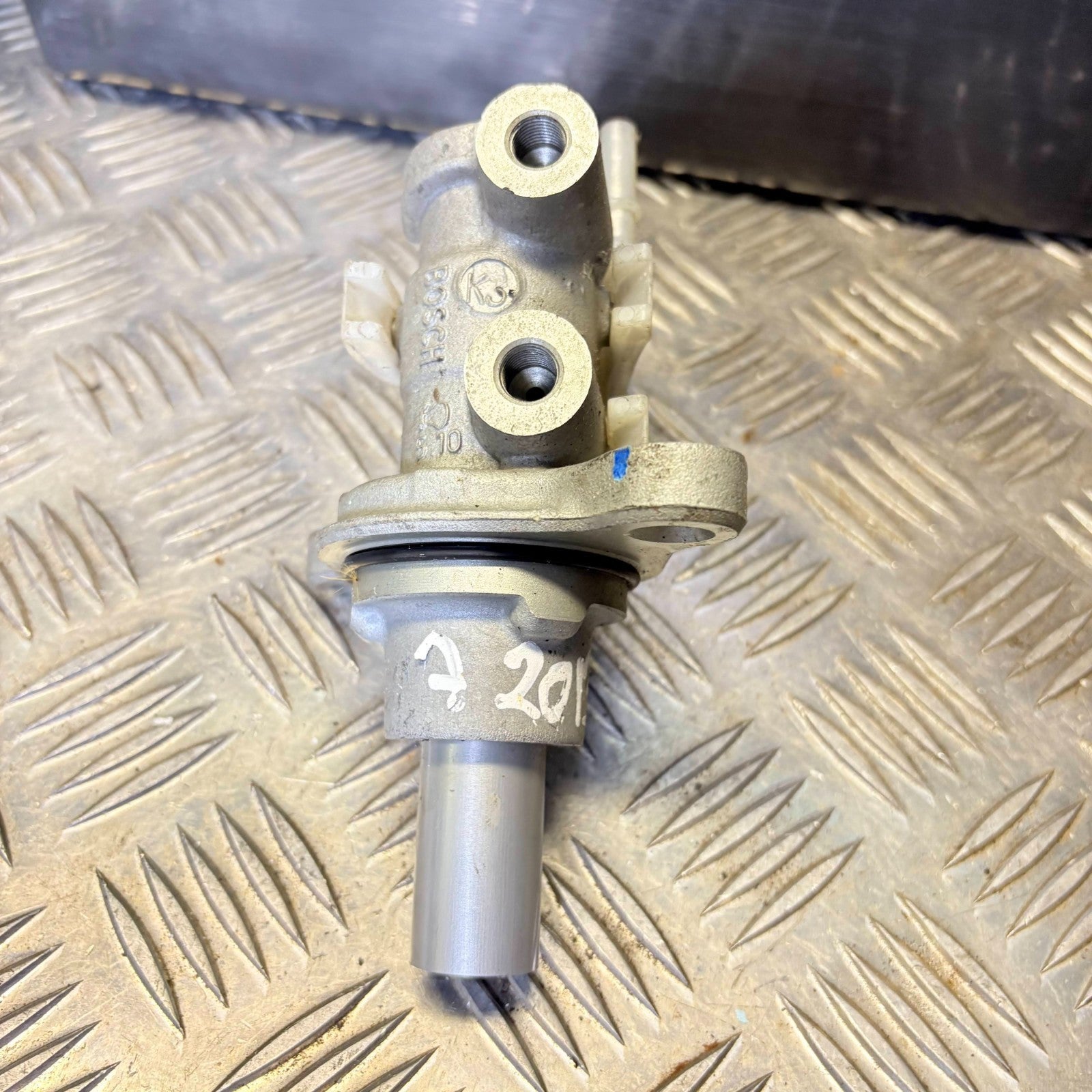 BOSCH BRAKE MASTER CYLINDER 1851117