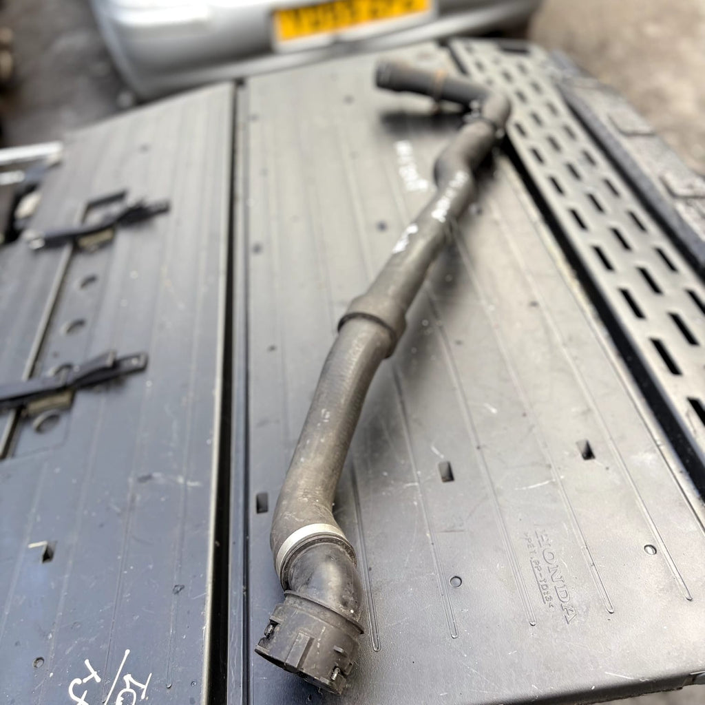 Porsche Cayenne 955 957 3.2 Radiator Coolant Water Pipe Top Hose 7L0122101E 2004