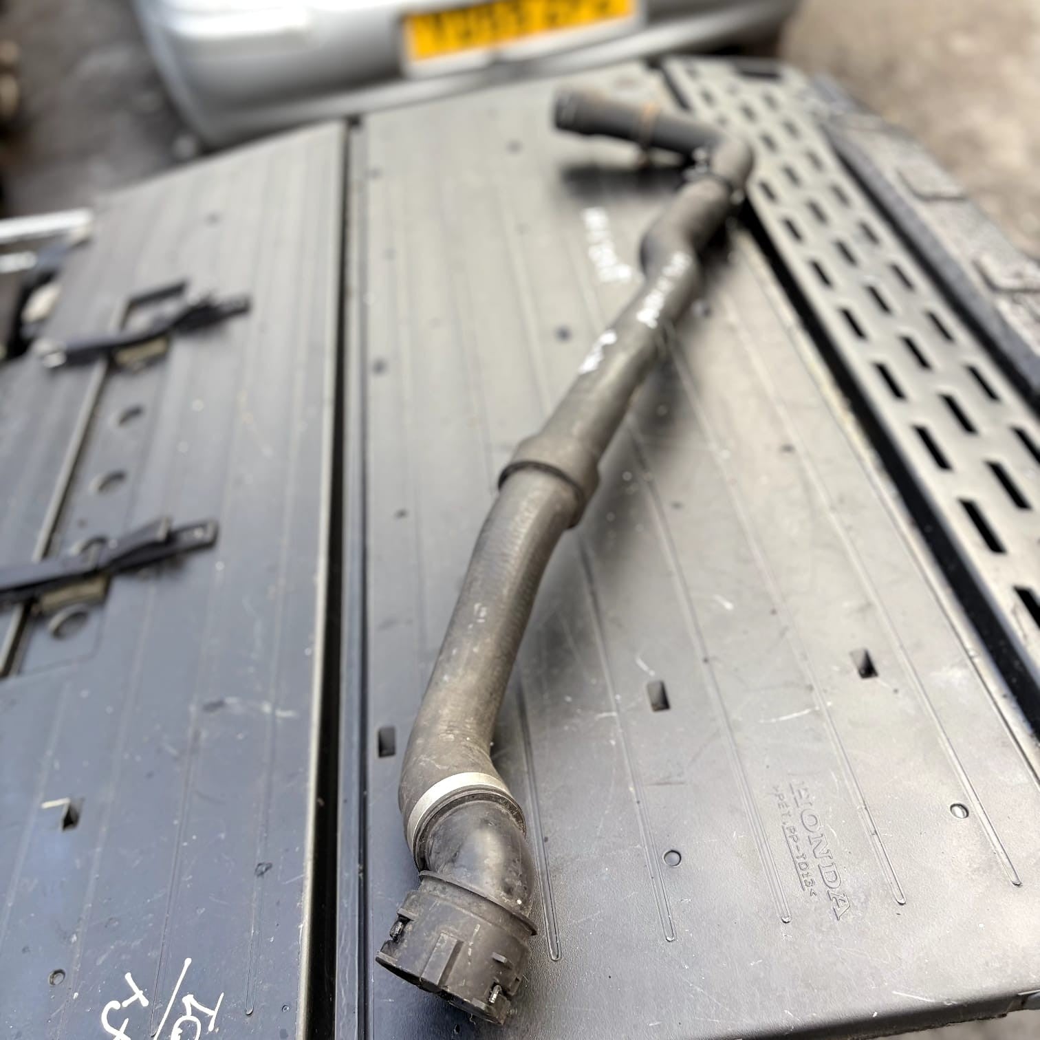 Porsche Cayenne 955 957 3.2 Radiator Coolant Water Pipe Top Hose 7L0122101E 2004