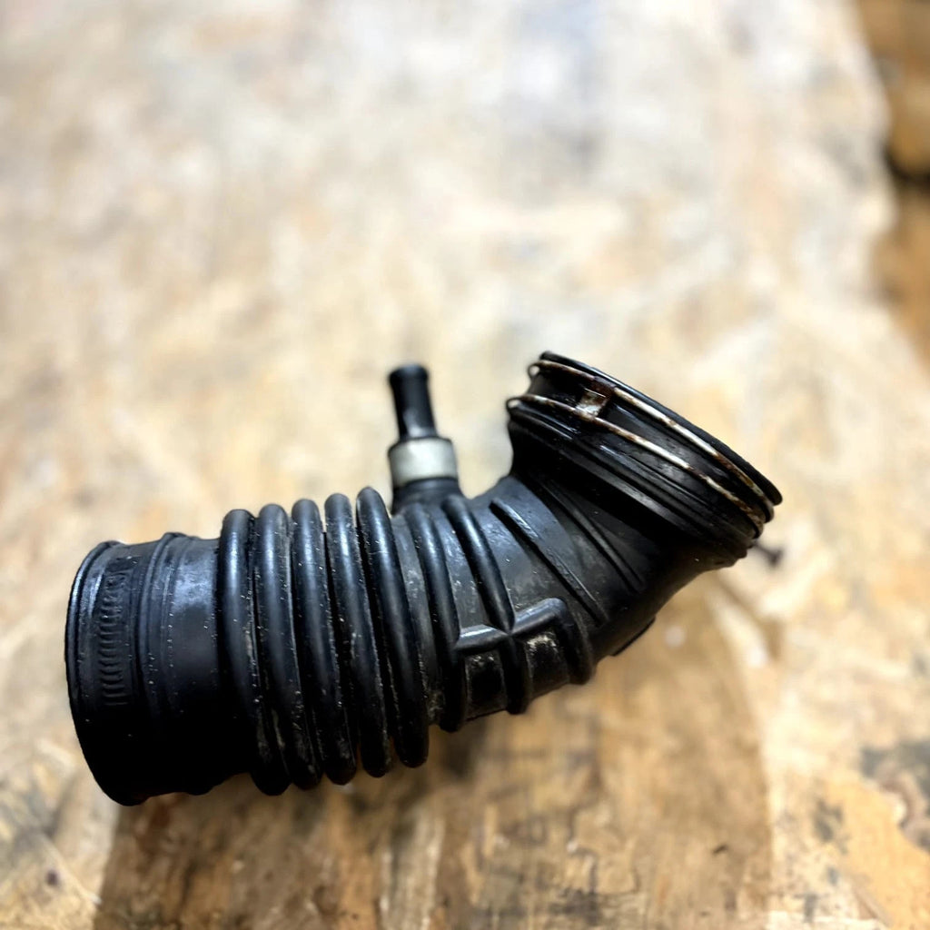 RARE Rubber Air Intake Mass Flow 16578-ED00A Air Hose for Nissan Tiida 1.6 2004