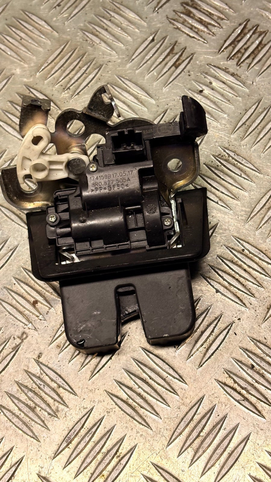 Audi A3 8V 2013-2020 Tailgate Boot Trunk Lock Latch Catch Rear 8R0827505A