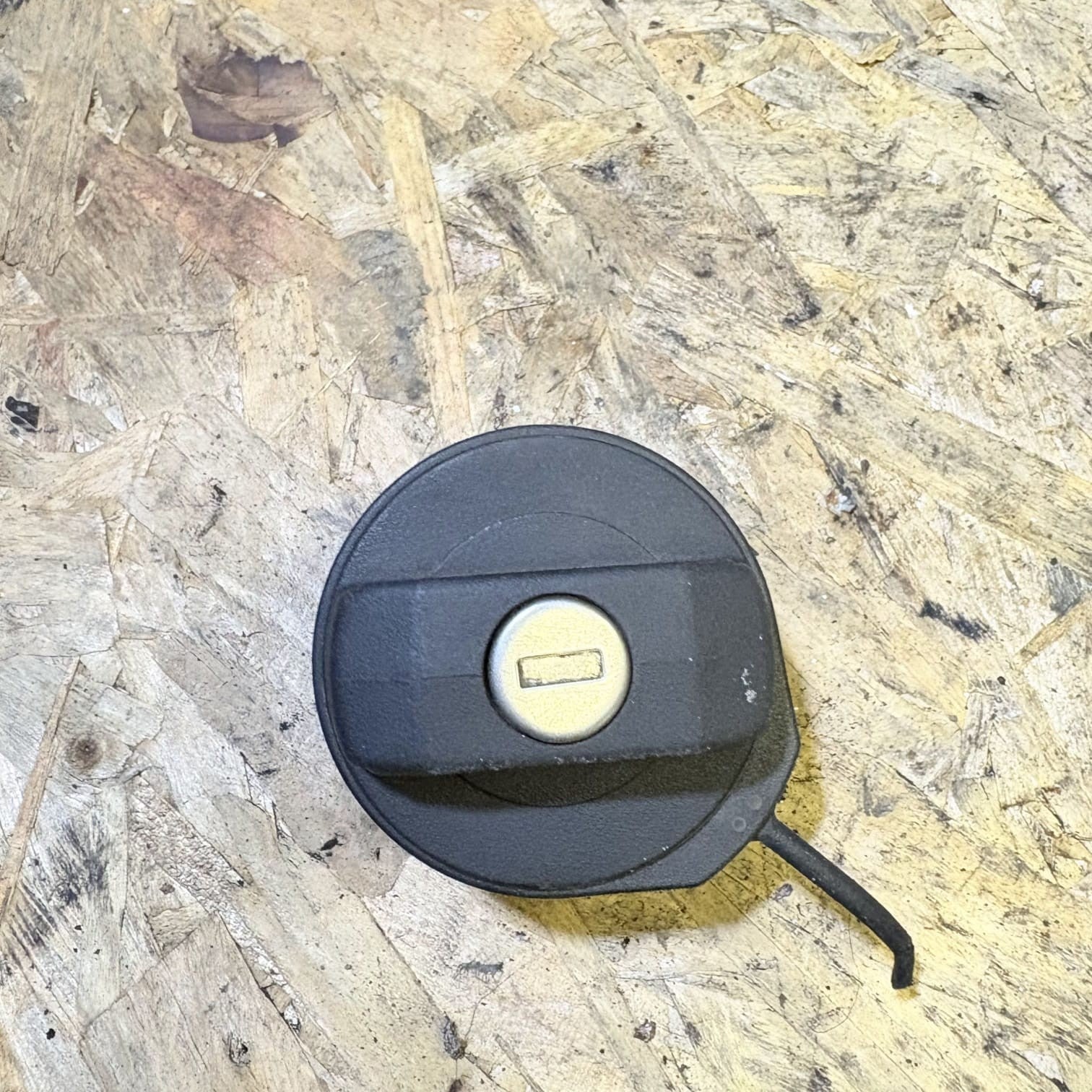 1K0201550AK Locking Fuel Cap Octavia 04-13 Yeti 10-18 Fabia 10-15 Ibiza 12-17