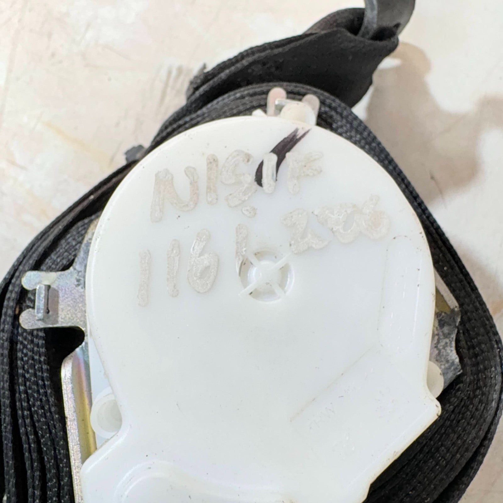 BMW 116 2006 PASSENGER FRONT LEFT SEAT BELT TAB.93028136