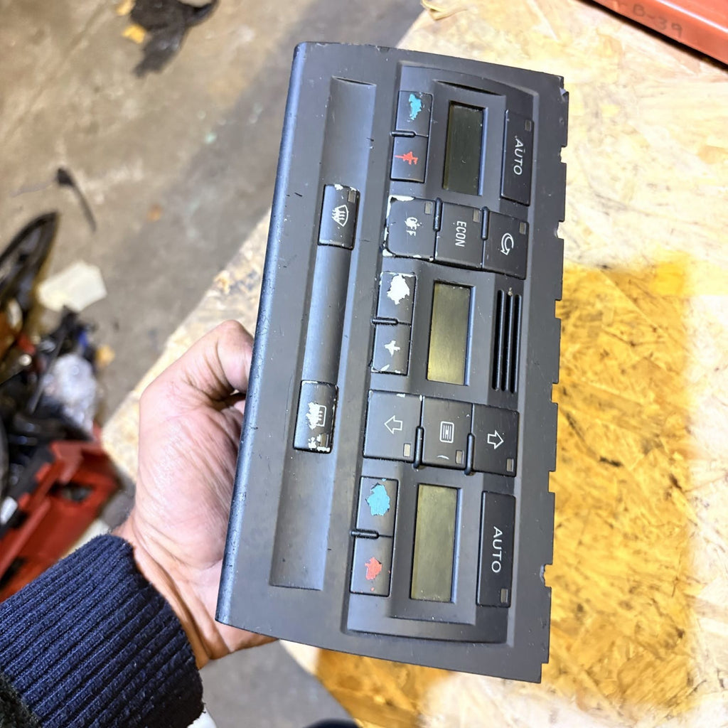 AUDI A4 B7 CLIMATE CONTROL UNIT 8E0820043B 2002