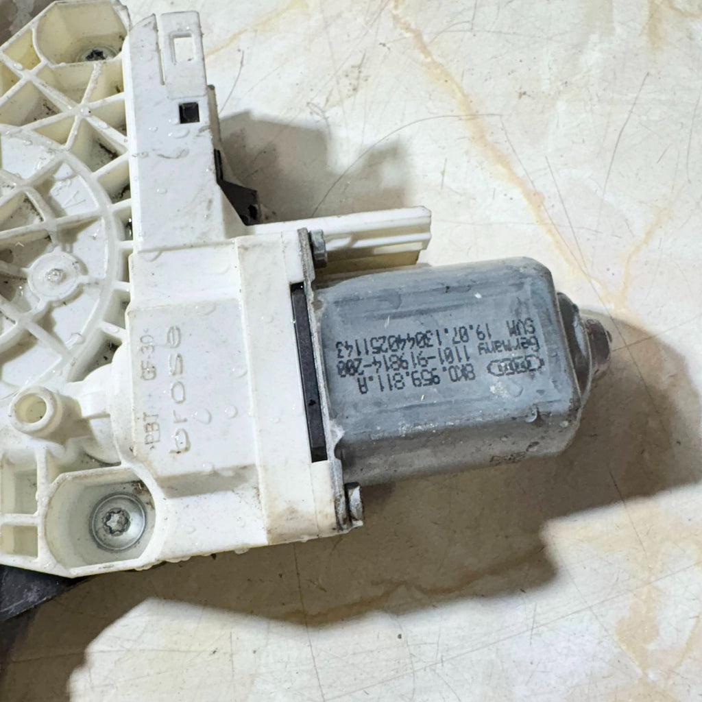 AUDI A4 REAR LEFT PASSENGER SIDE WINDOW REGULATOR 8K0 959 811 A 2014