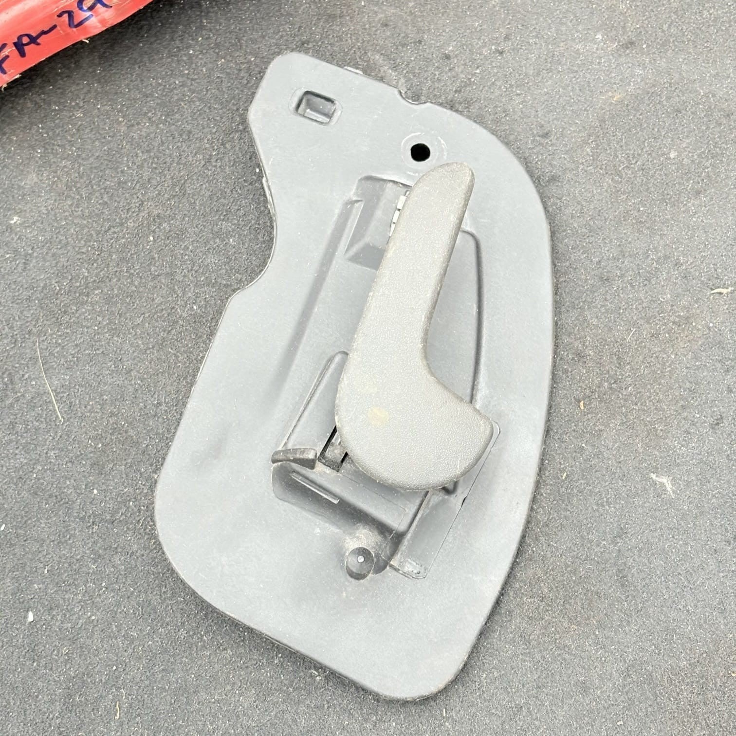VAUXHALL COMBO 2001-2011 FRONT RIGHT DRIVER SIDE INTERIOR DOOR HANDLE 13104264