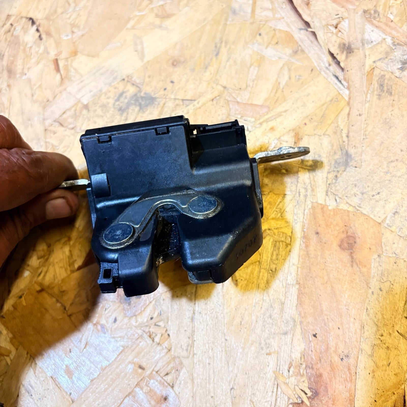 VAUXHALL CORSA BOOT LATCH LOCK CATCH MECHANISM 55701971