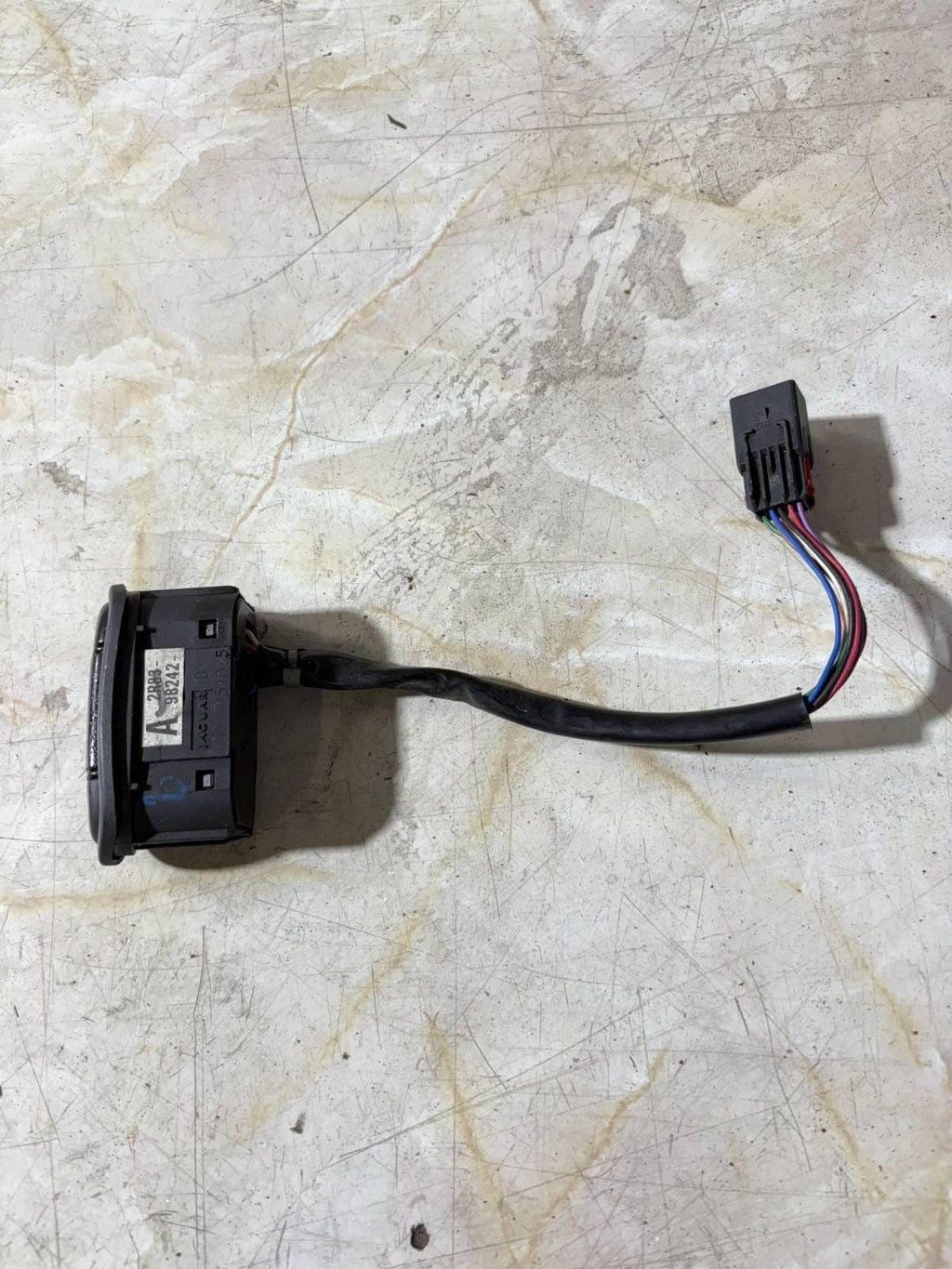 JAGUAR S-TYPE BOOT LID & FUEL FLAP RELASE SWITCH 2R83-9B242-AD 2006