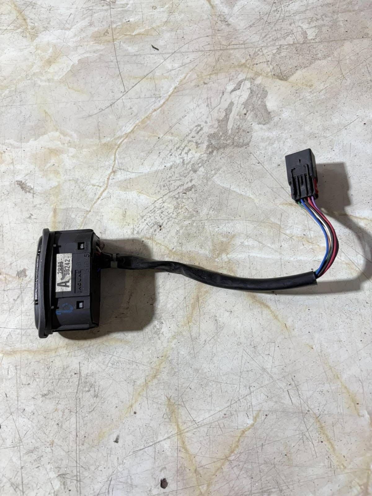 JAGUAR S-TYPE BOOT LID & FUEL FLAP RELASE SWITCH 2R83-9B242-AD 2006