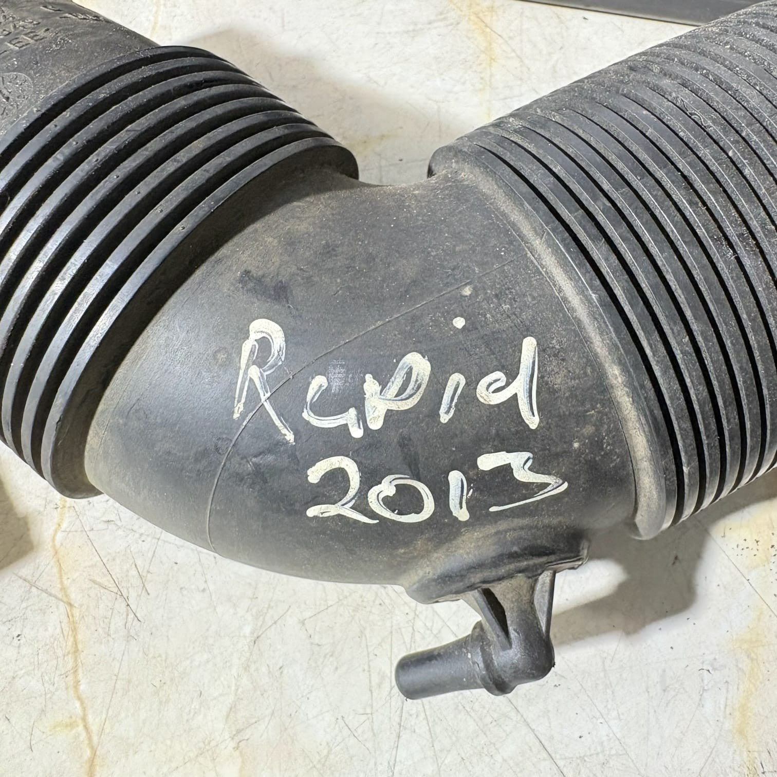 VOLKSWAGEN POLO 6R AIR INTAKE INLET HOSE PIPE 6R0129654C 1.2 TDI 09-2013