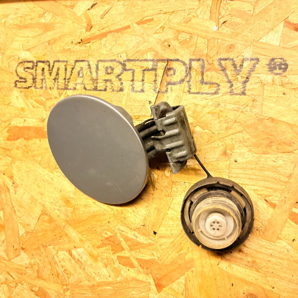 Toyota Yaris Fuel Filler Flap/Lid Cover Cap Silver Mk1 1999-2006A
