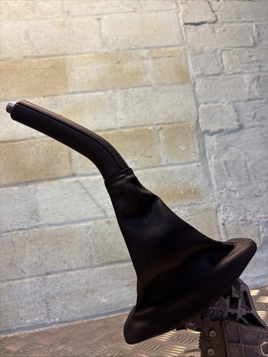 2016 VOLVO V40 HANDBRAKE LEVER 31381647