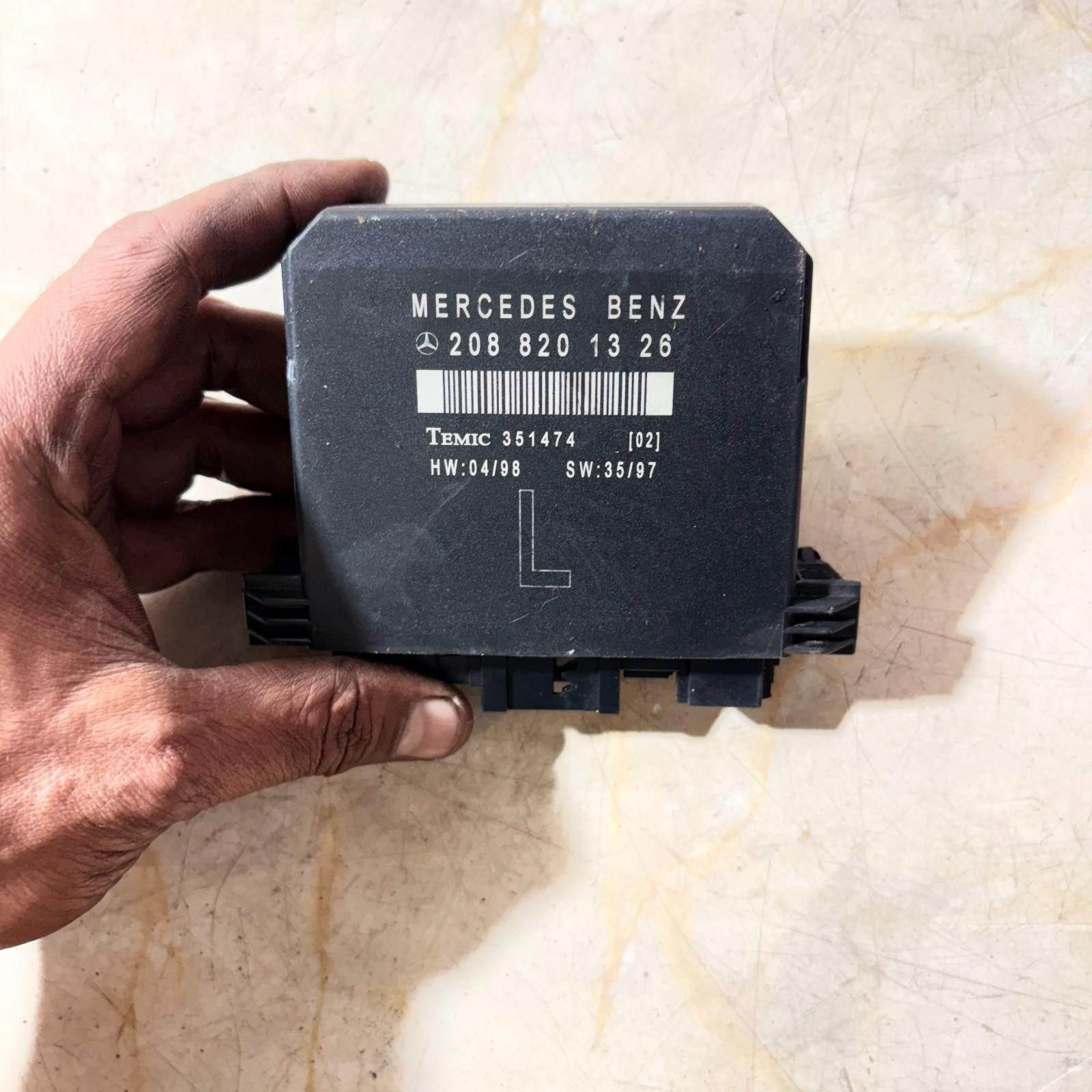 MERCEDES BENZ C250 FRONT LEFT SIDE DOOR CONTROL MODULE ECU 2088201326