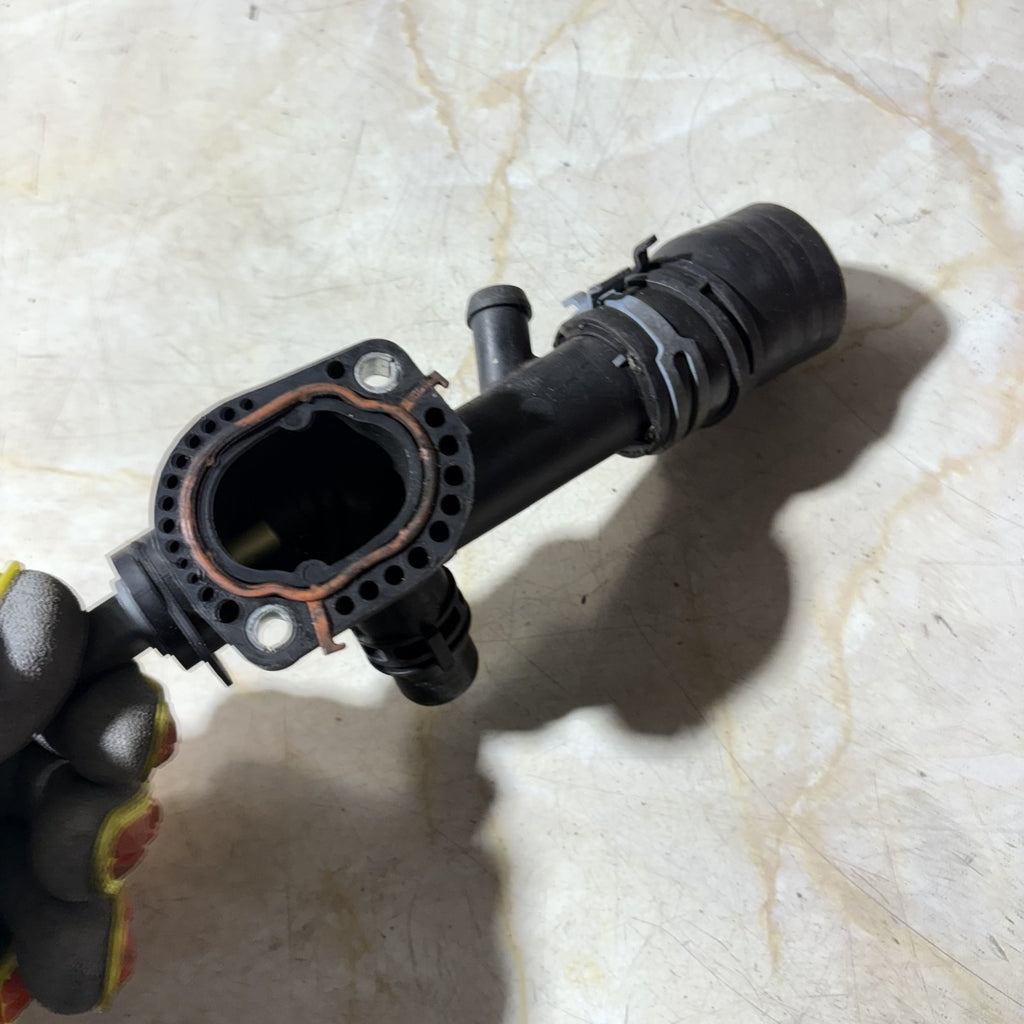 03L121132A/AC Engine Coolant Pipe Hose 2.0 TDI Audi A4 A5 A6 Q5 Seat Exeo