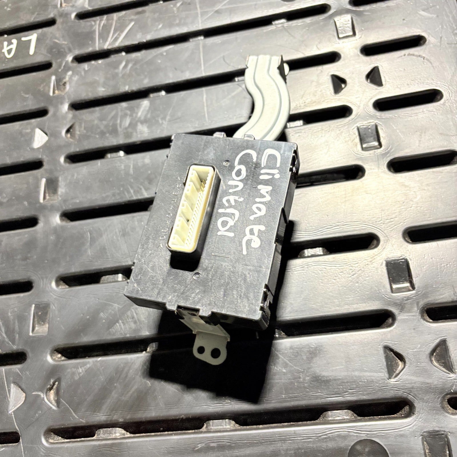 SUZUKI SWIFT 39530-68L01 CLIMATE CONTROL MODULE ECU 2009-2017