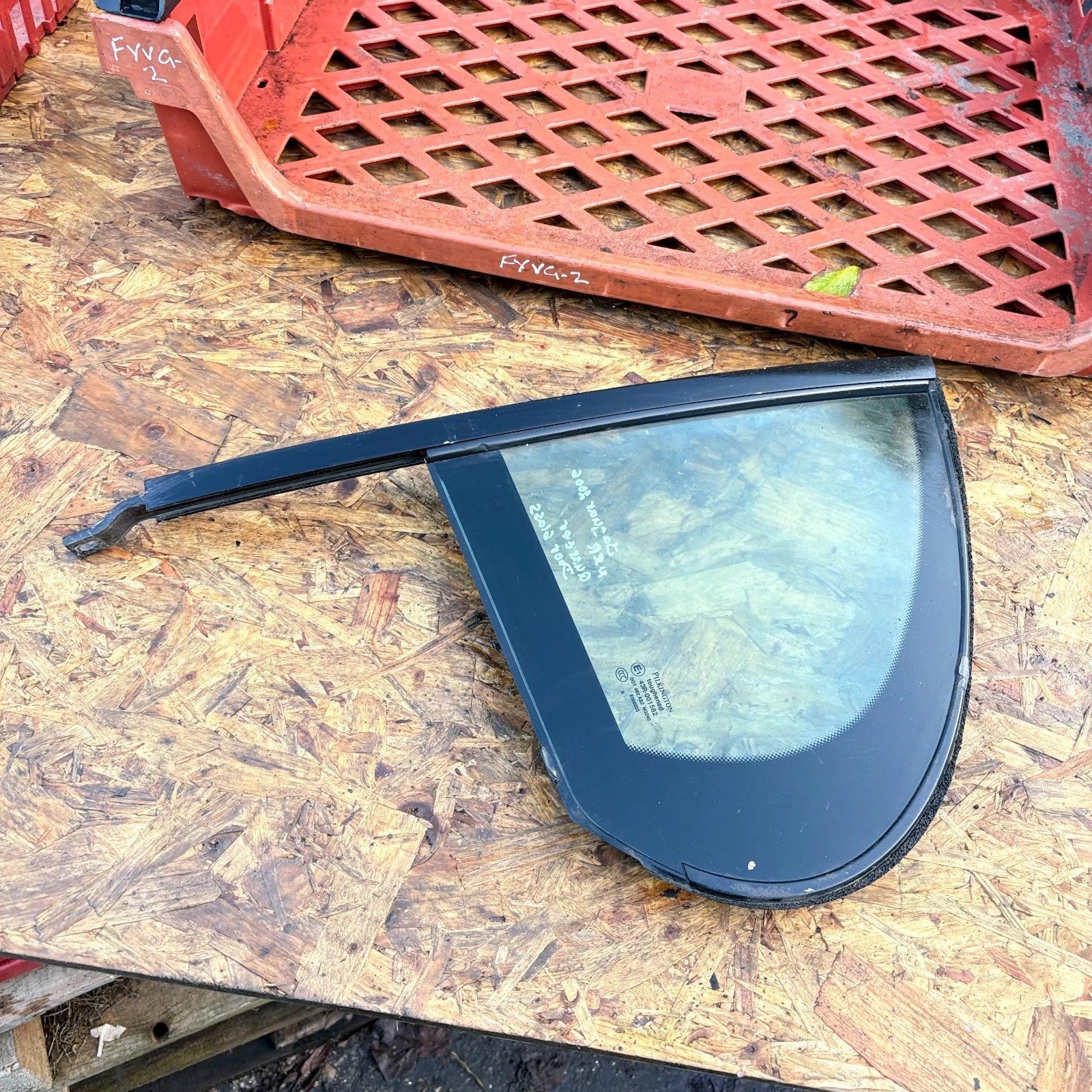 Jaguar X-Type Estate 2005-2009 Rear Door Quarter Glass Window Left NS C2S19492