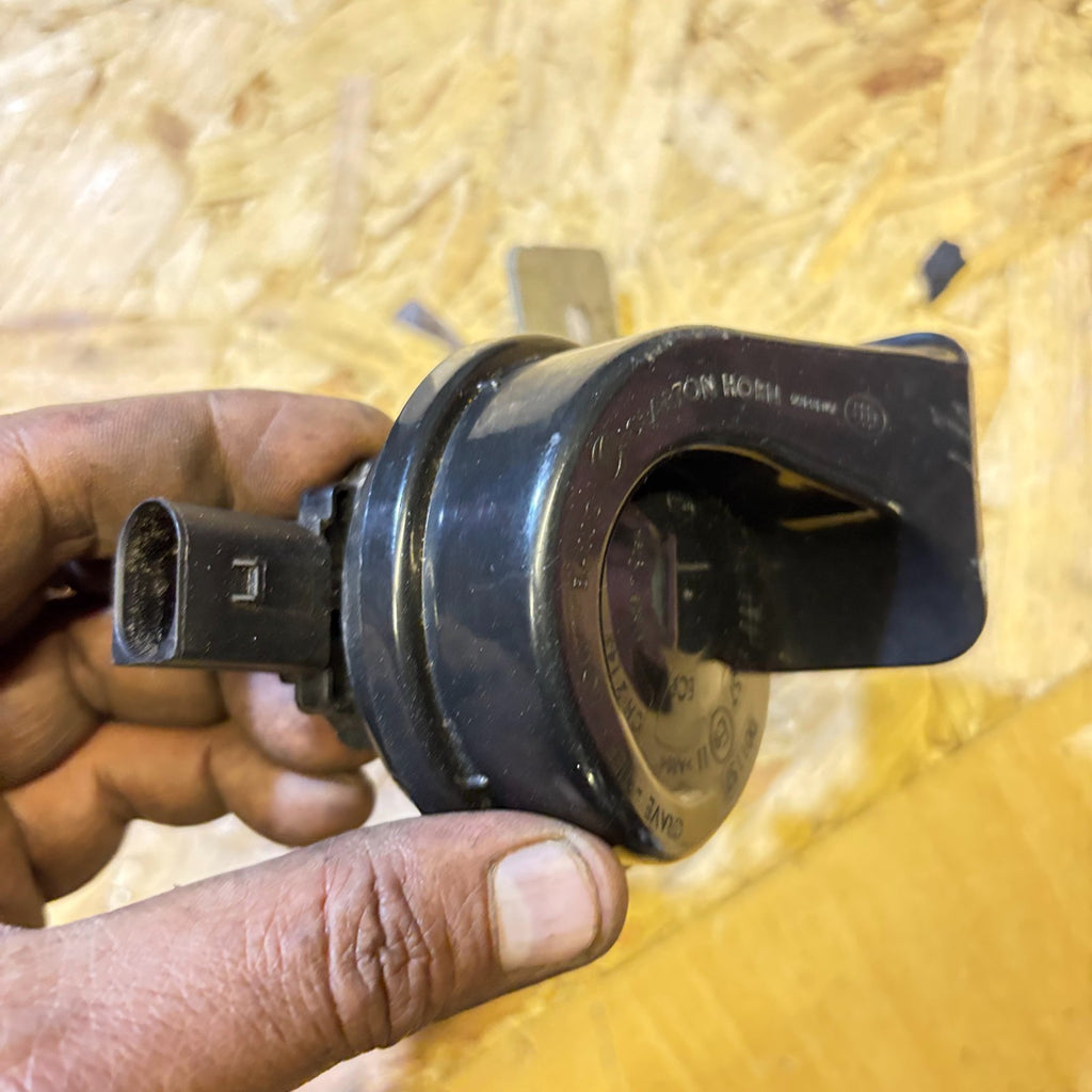 2010-2018 AUDI A1 LOW TONE HORN ALARM SIREN 8X0 951 229 D WITH BRACKET