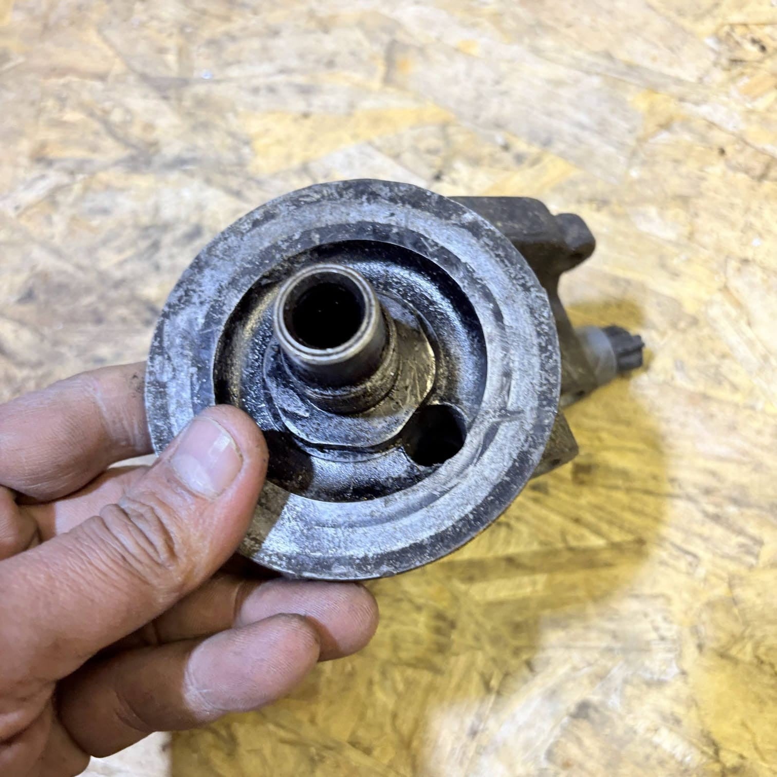 Toyota Avensis Oil Filter Housing 2.0 D4D 2001 Rhd