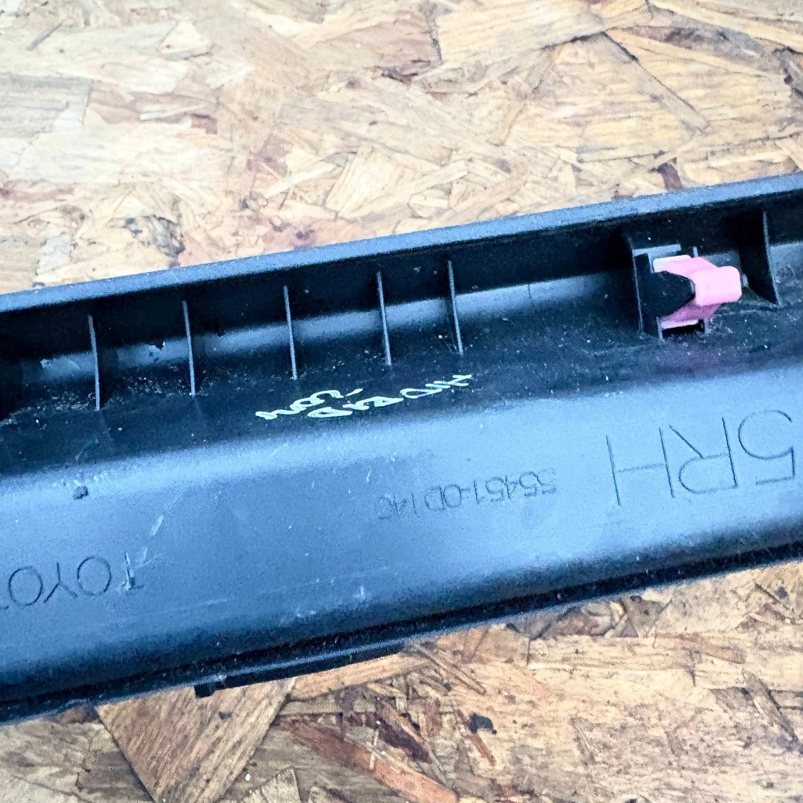 TOYOTA YARIS MK3 15-18 HYBRID DASH STORAGE COMPARTMENT TRIM 55451-0D140