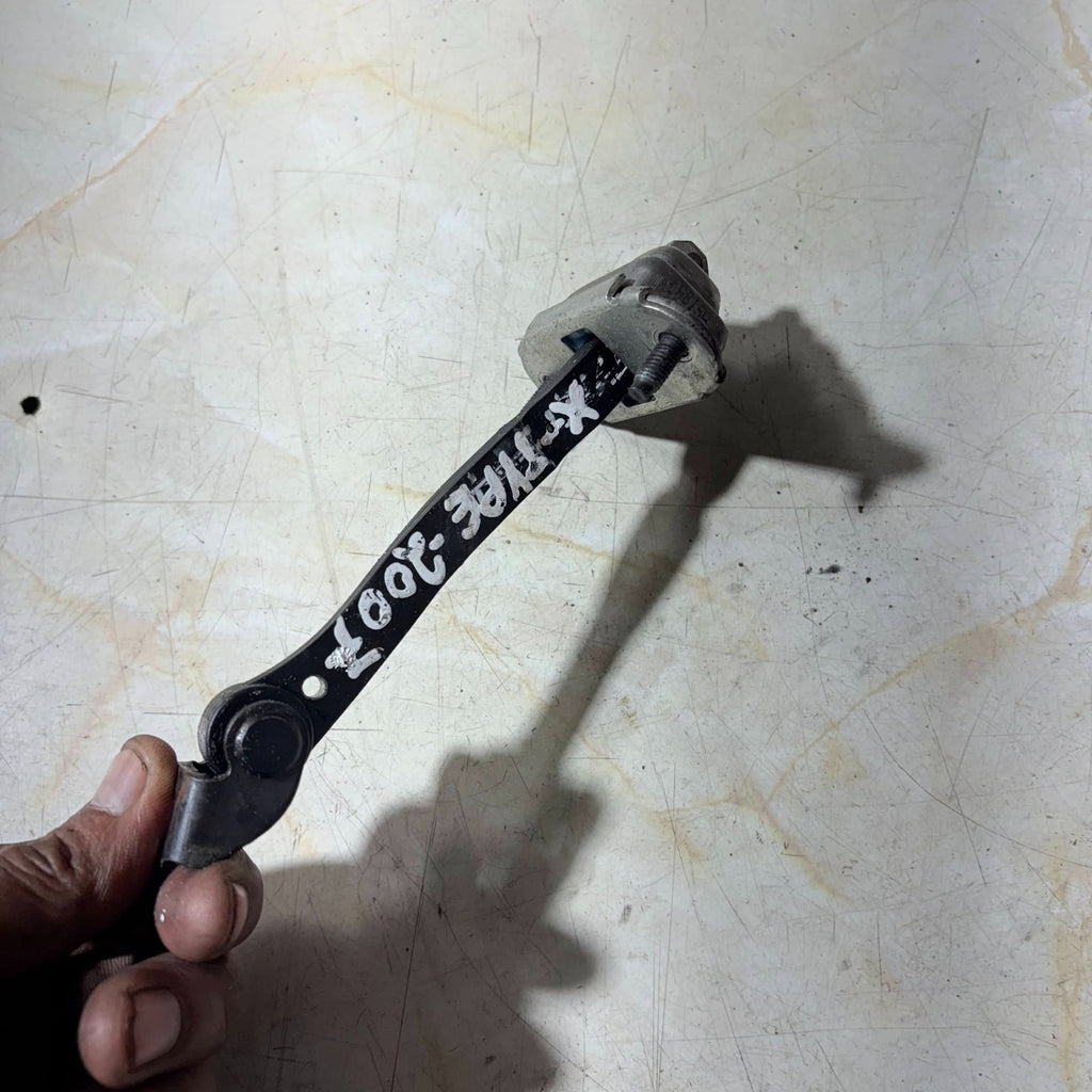 JAGUAR X-TYPE 2001-2009 FRONT LEFT PASSENGER DOOR CHECK STRAP STAY
