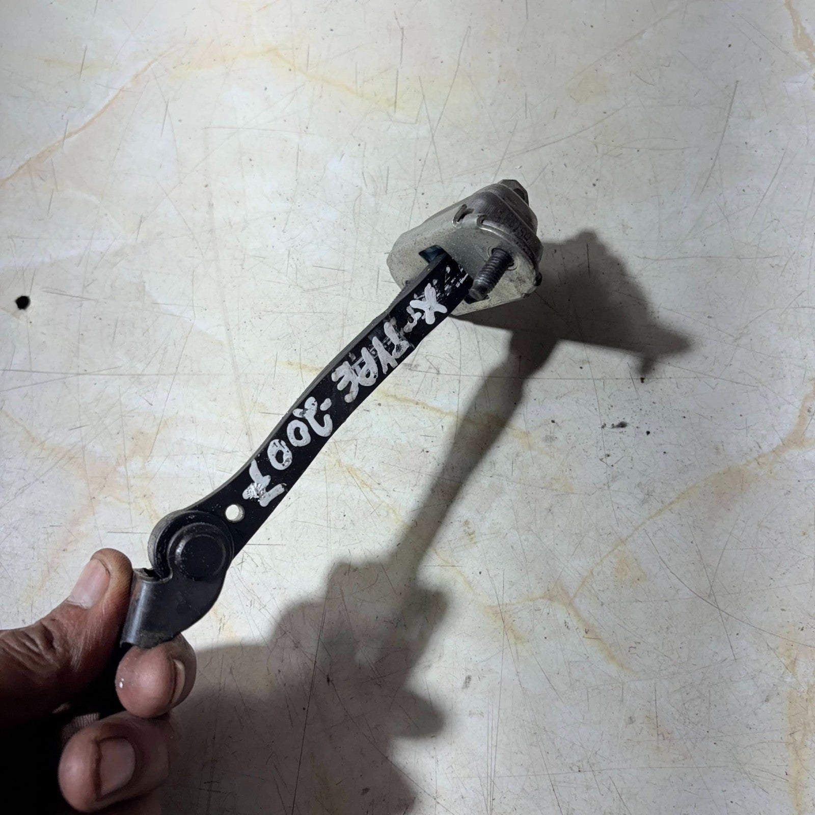 JAGUAR X-TYPE 2001-2009 FRONT LEFT PASSENGER DOOR CHECK STRAP STAY