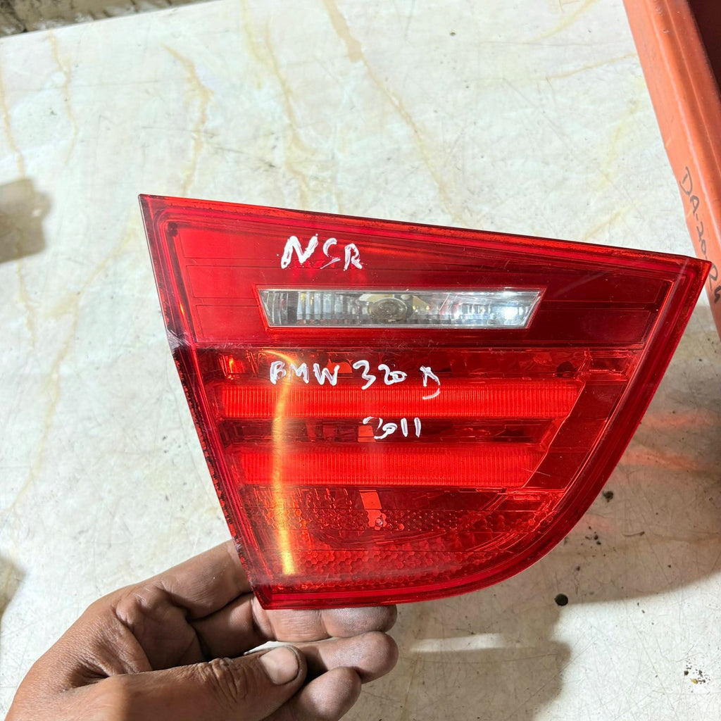 2011 BMW 320D REAR PASSENGER SIDE INNER TAIL LIGHT RI0021840104