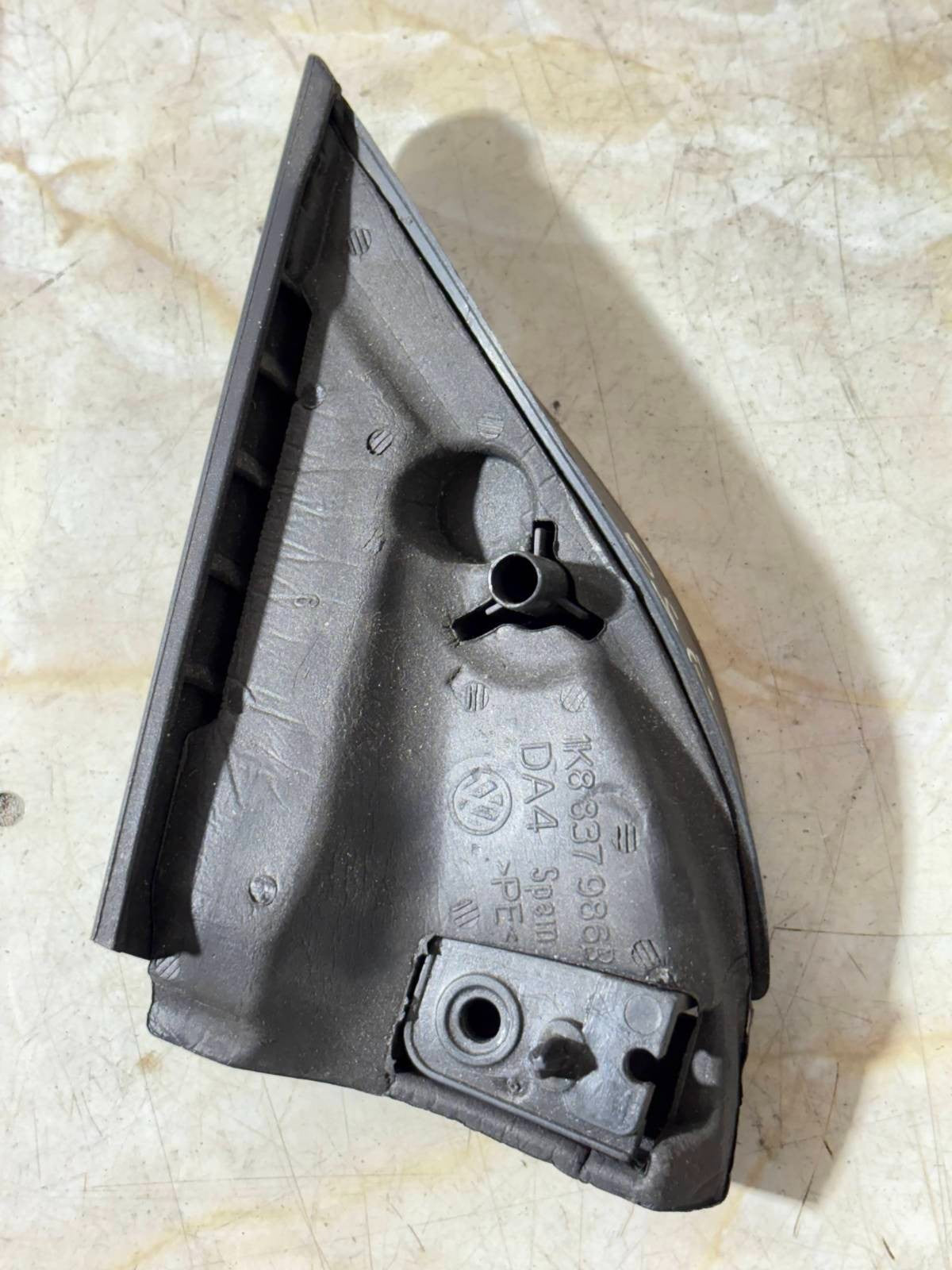 VOLKSWAGEN SCIROCCO FRONT DOOR TRIANGLE TRIM LEFT PASSENGER SIDE ZSB 1K8 837 974