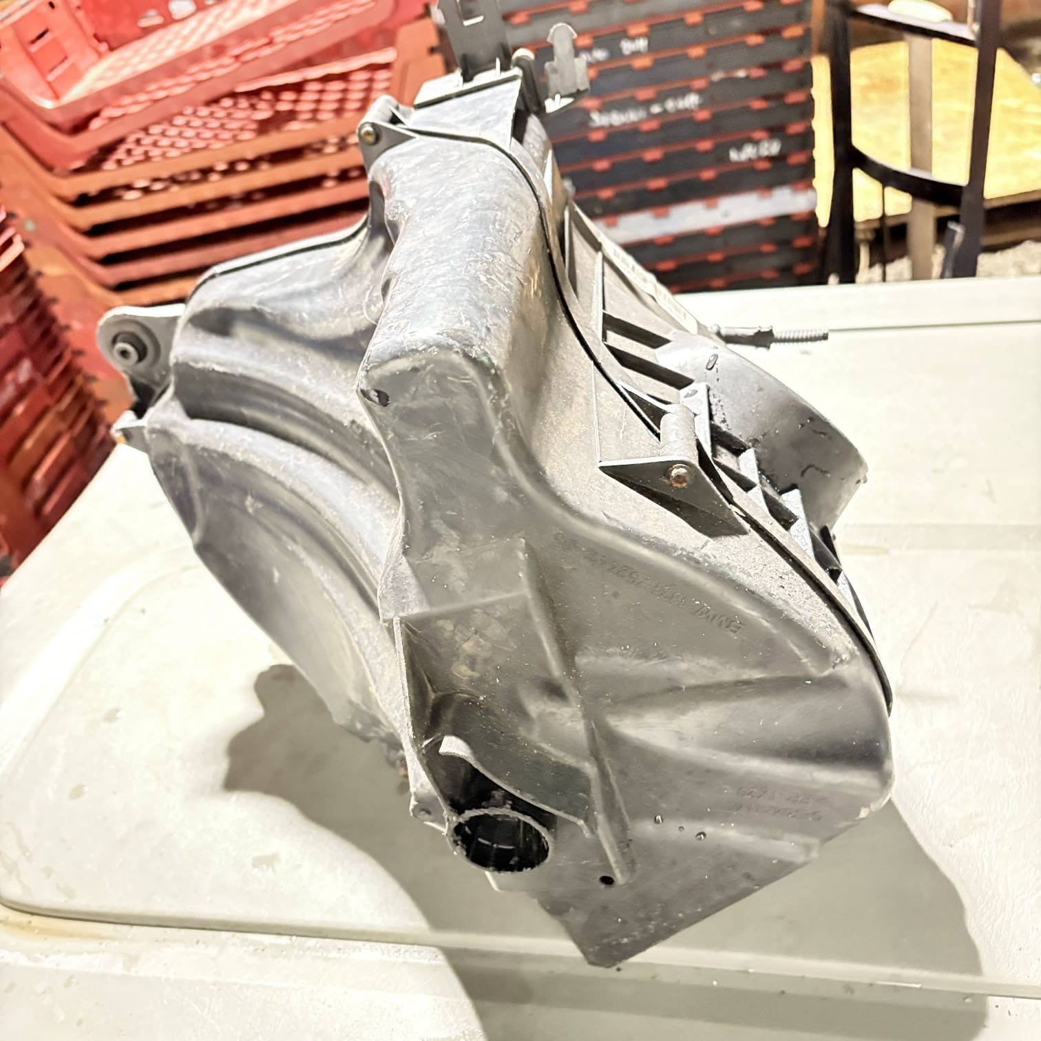 BMW 1 SERIES E87 116i 1.6 AIR CLEANER INTAKE FILTER BOX CASING 7523628