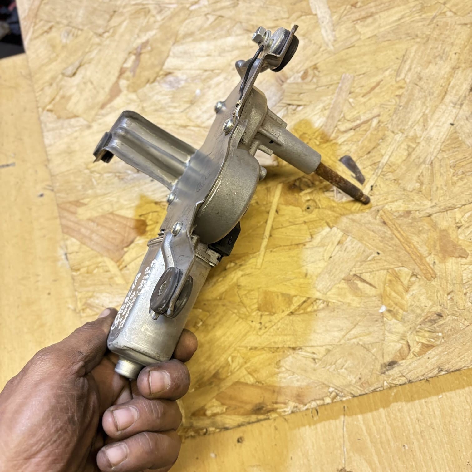 TOYOTA COROLLA 2006 E140 REAR WINDSCREEN WIPER MOTOR 85130-02020