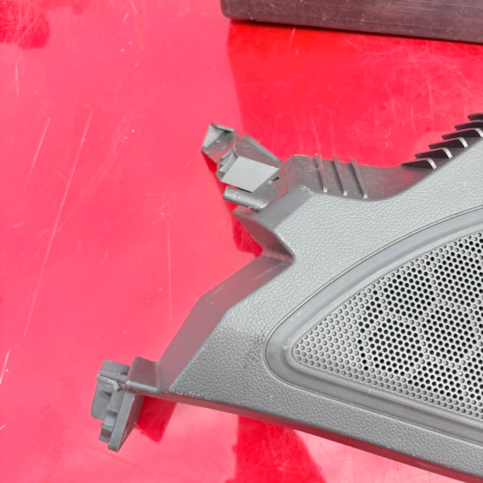 Chevrolet Spark 2013 Right Rear Speaker & Parcel Shelf Bracket 95983912