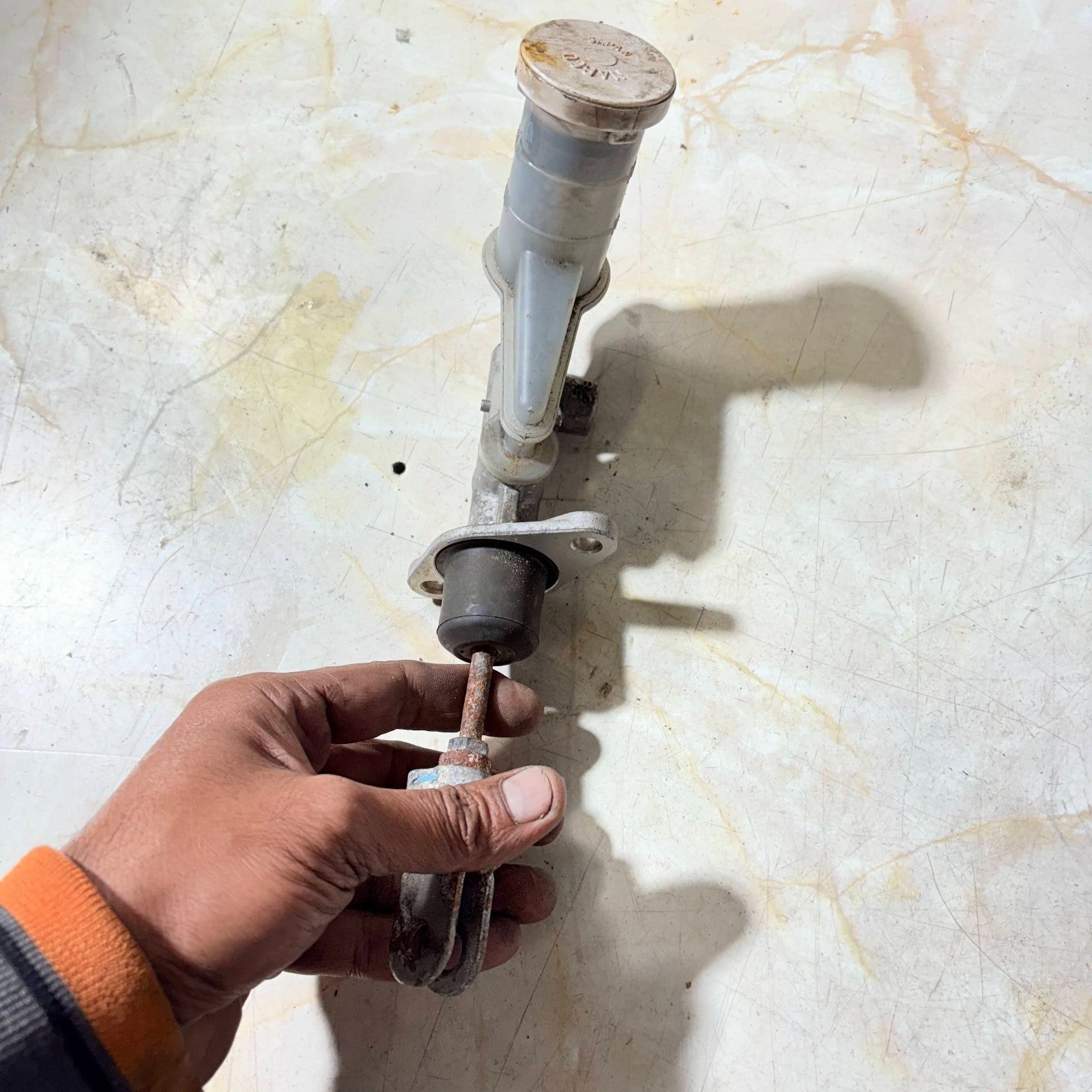 Clutch Master Cylinder for a Mitsubishi Shogun 2000-2006
