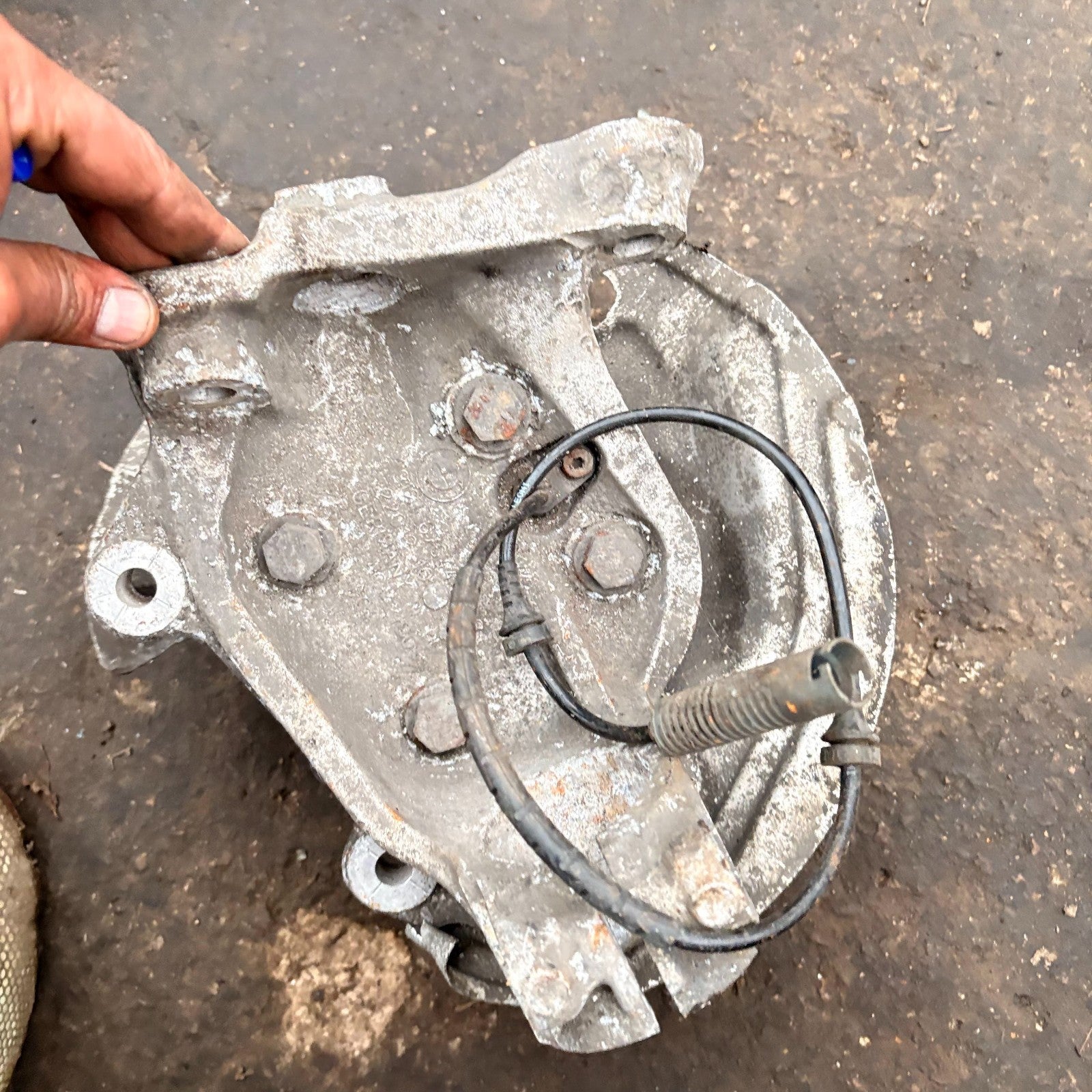 BMW 2005 DRIVER SIDE FRONT HUB WHEEL BEARING