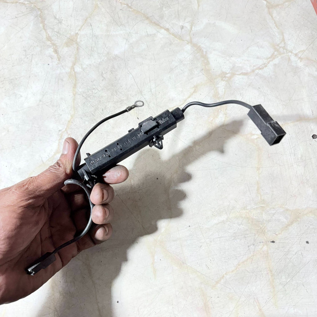 MERCEDES CLK A208 C208 W208 AMPLIFIER ANTENNA BLOCKING CIRCUIT A2028202389