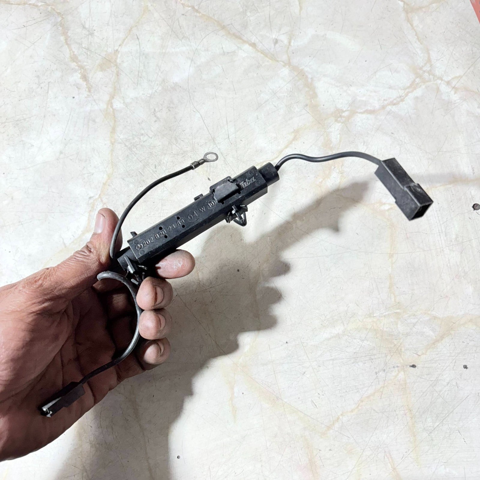 MERCEDES CLK A208 C208 W208 AMPLIFIER ANTENNA BLOCKING CIRCUIT A2028202389
