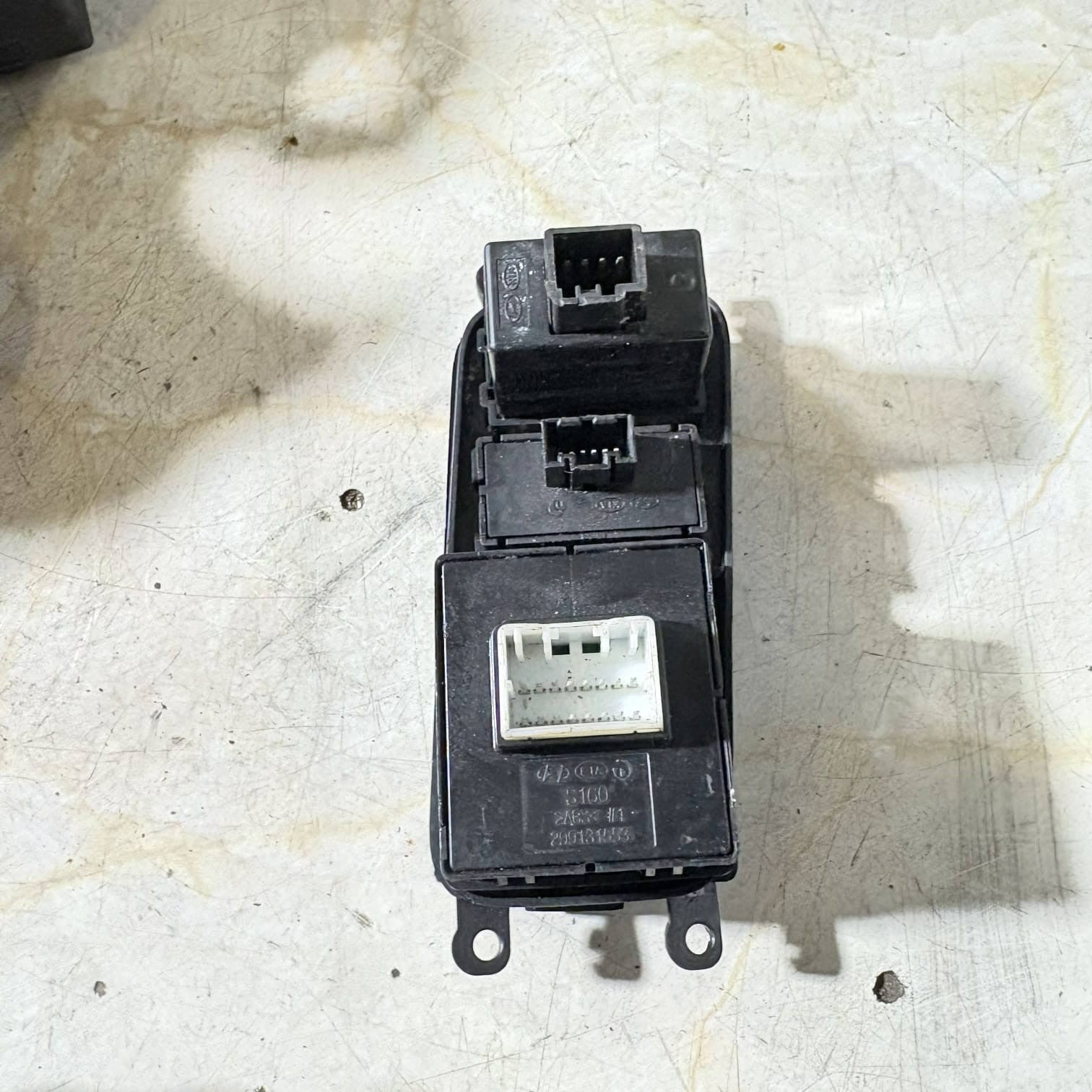 HYUNDAI I10 MK2 2014 HEADLIGHT LEVEL ADJUSTMEN TRACTION CONTROL SWITCH 299131553