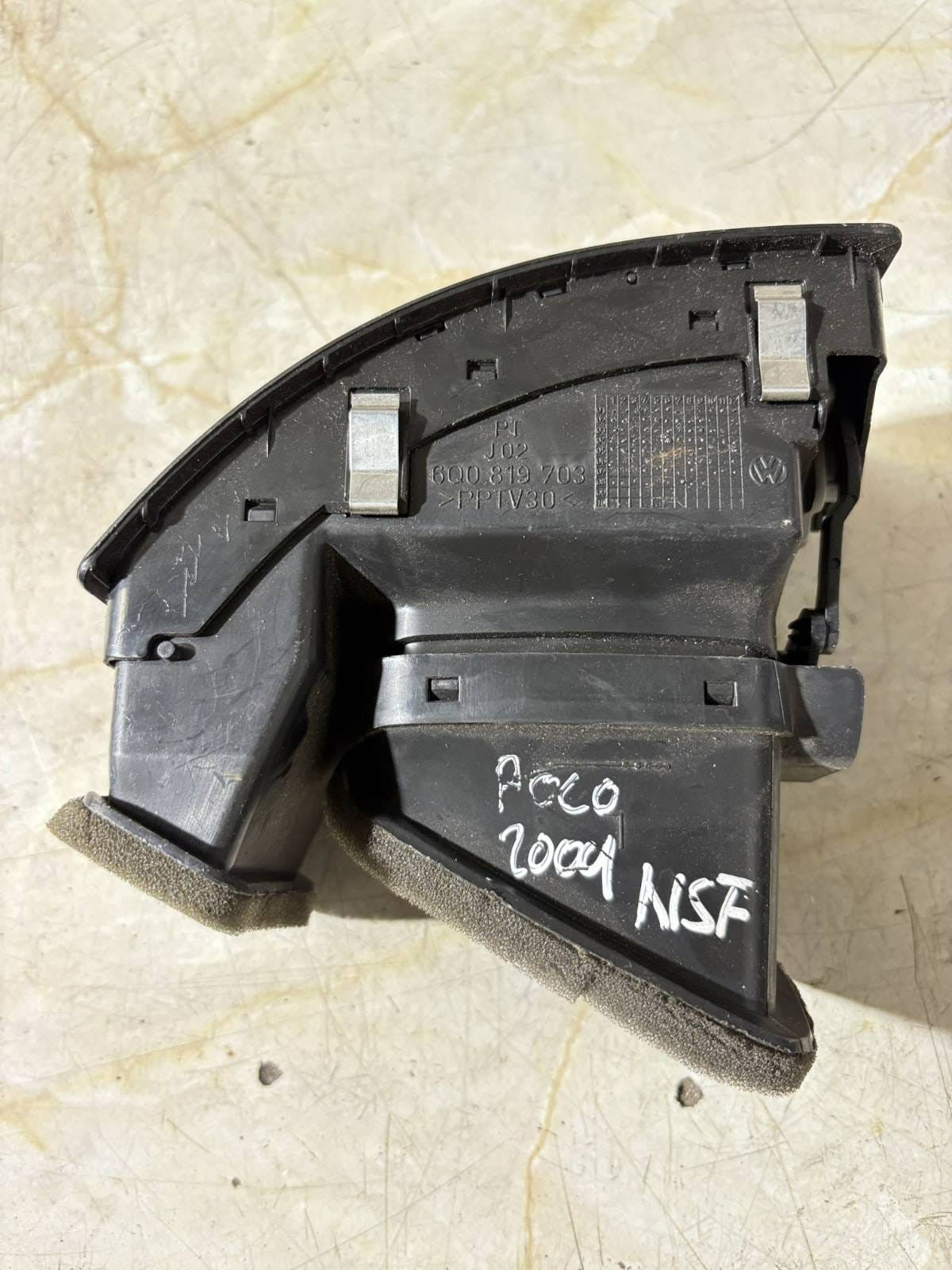 VW POLO MK4 2005-2009 FRONT LEFT PASSENGER SIDE DASHBOARD AIR VENT 6Q0819703