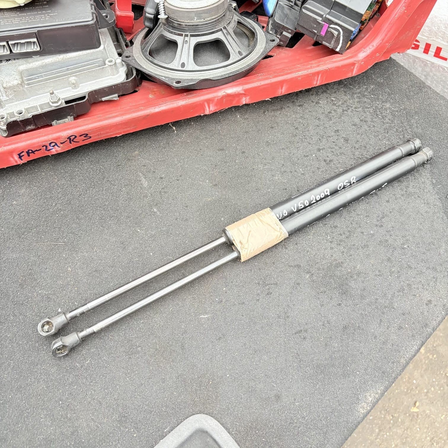 BMW E60 5er BONNET SPRING SHOCK STRUTS/7008745 D56070