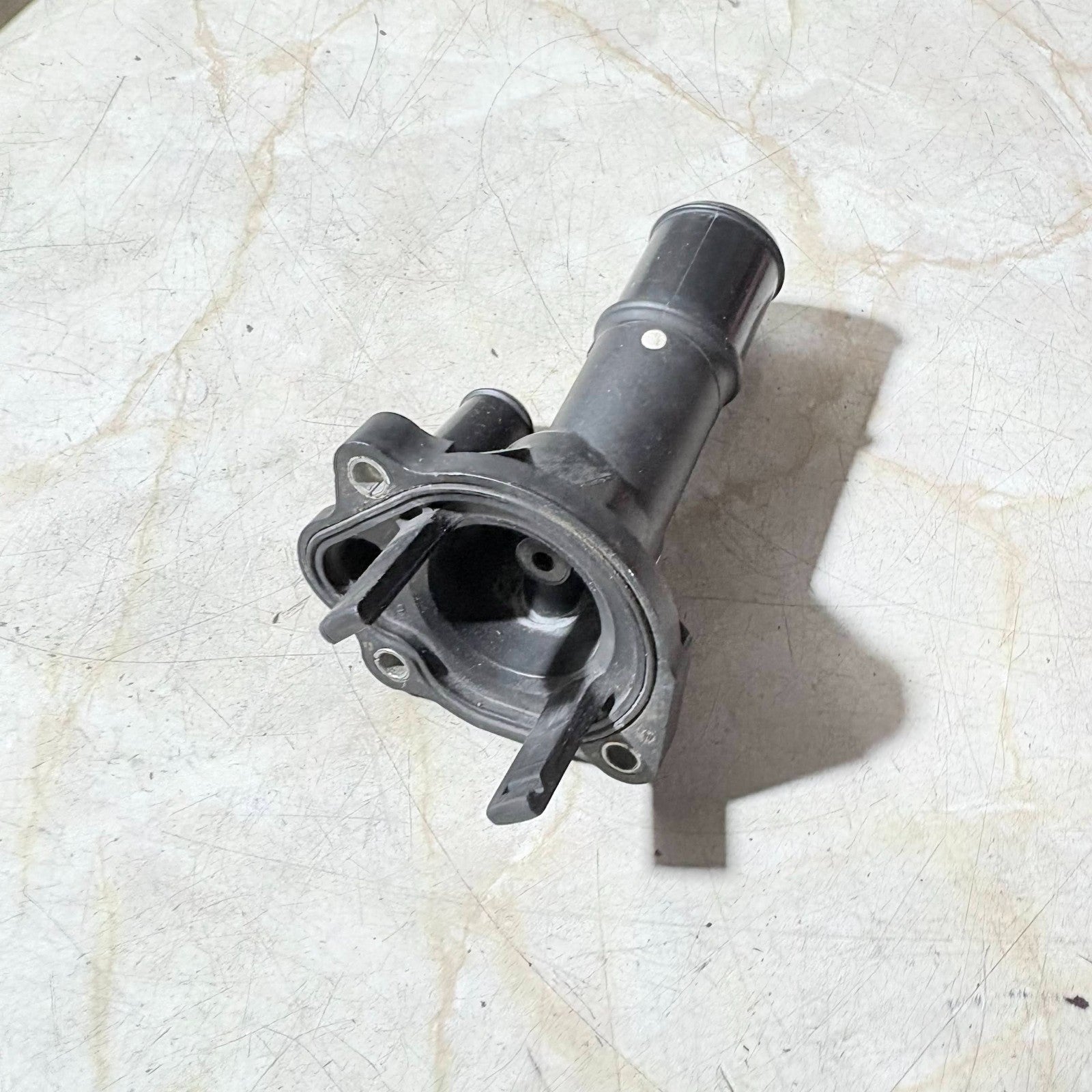 Ford Focus 2004?2011/Mondeo 2003?2010 Thermostat Housing 5653258
