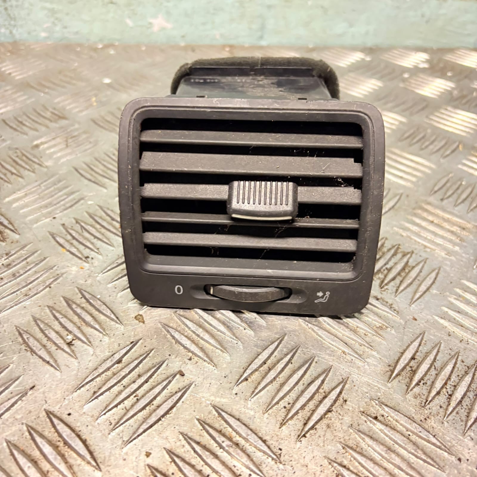 VW JETTA 2007 PASSENGER LEFT OUTER HEATER DASH AIR VENT NSF 1K0819709