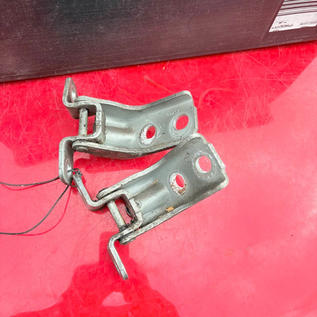 JAGUAR S TYPE DRIVER DOOR HINGES