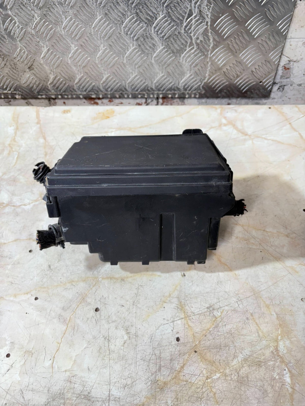 VAUXHALL CORSA 2013 D 1.3 DIESEL CDTI FUSE BOX 13299202