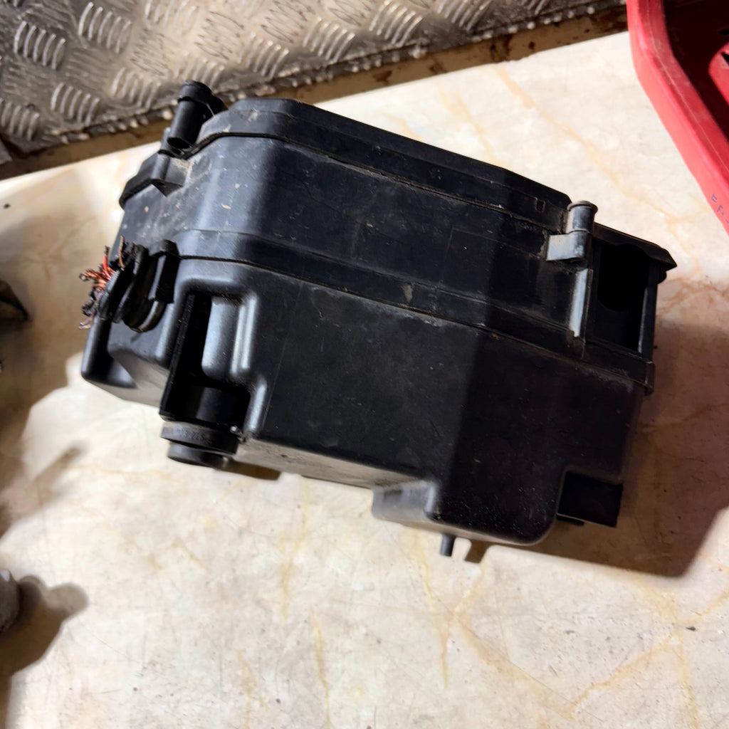 Porsche Cayenne 2003-2009 Under Bonnet Fuse Box 7L0010338A