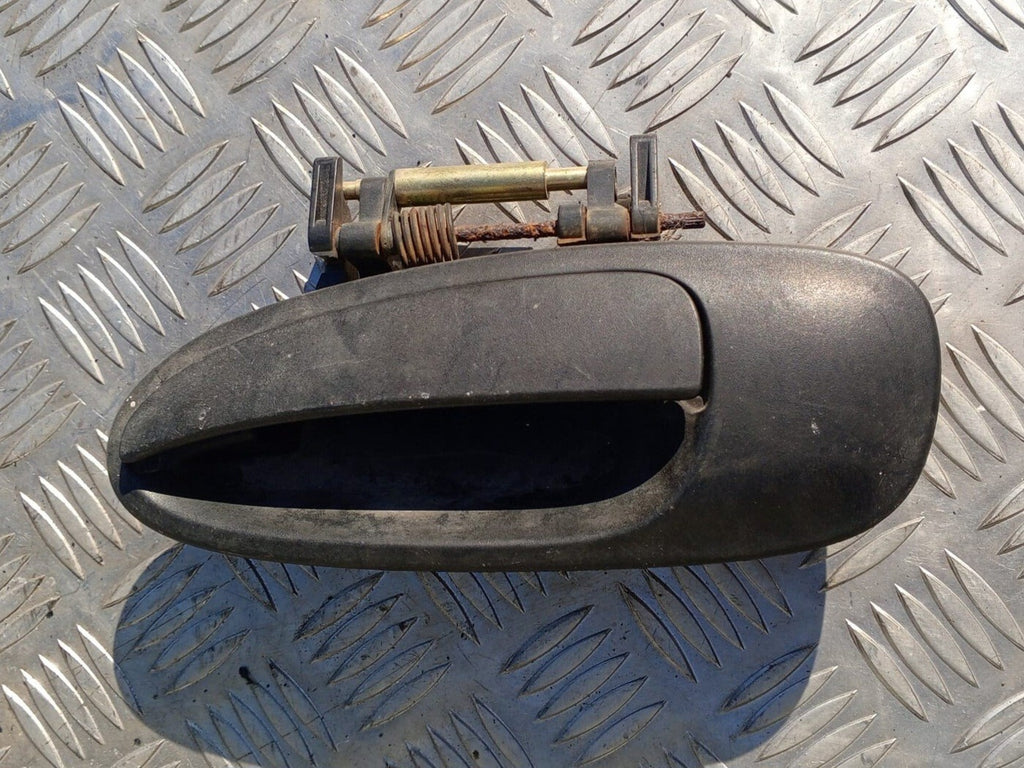 MK1 Toyota Avensis 1999 Door Handle Exterior, front left side 69220050 PASSENGER