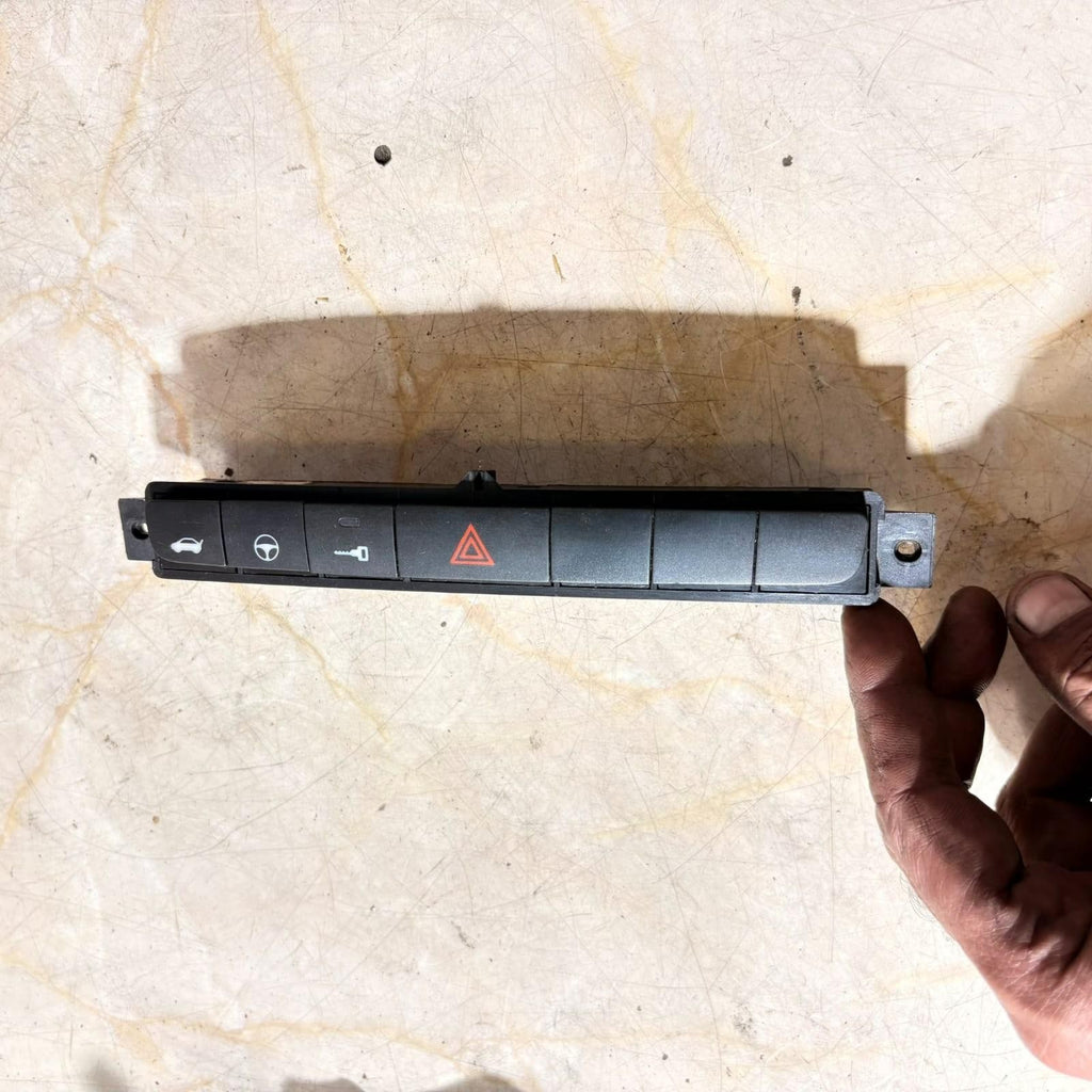 FIAT PUNTO ACTIVE PETROL TAILGATE REALESE HAZZARD SWITCH 61092100